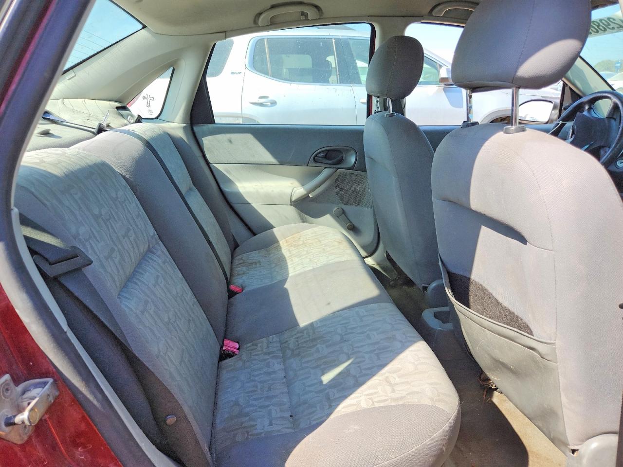 2005 Ford Focus Zx4 Burgundy vin: 1FAFP34N65W130825