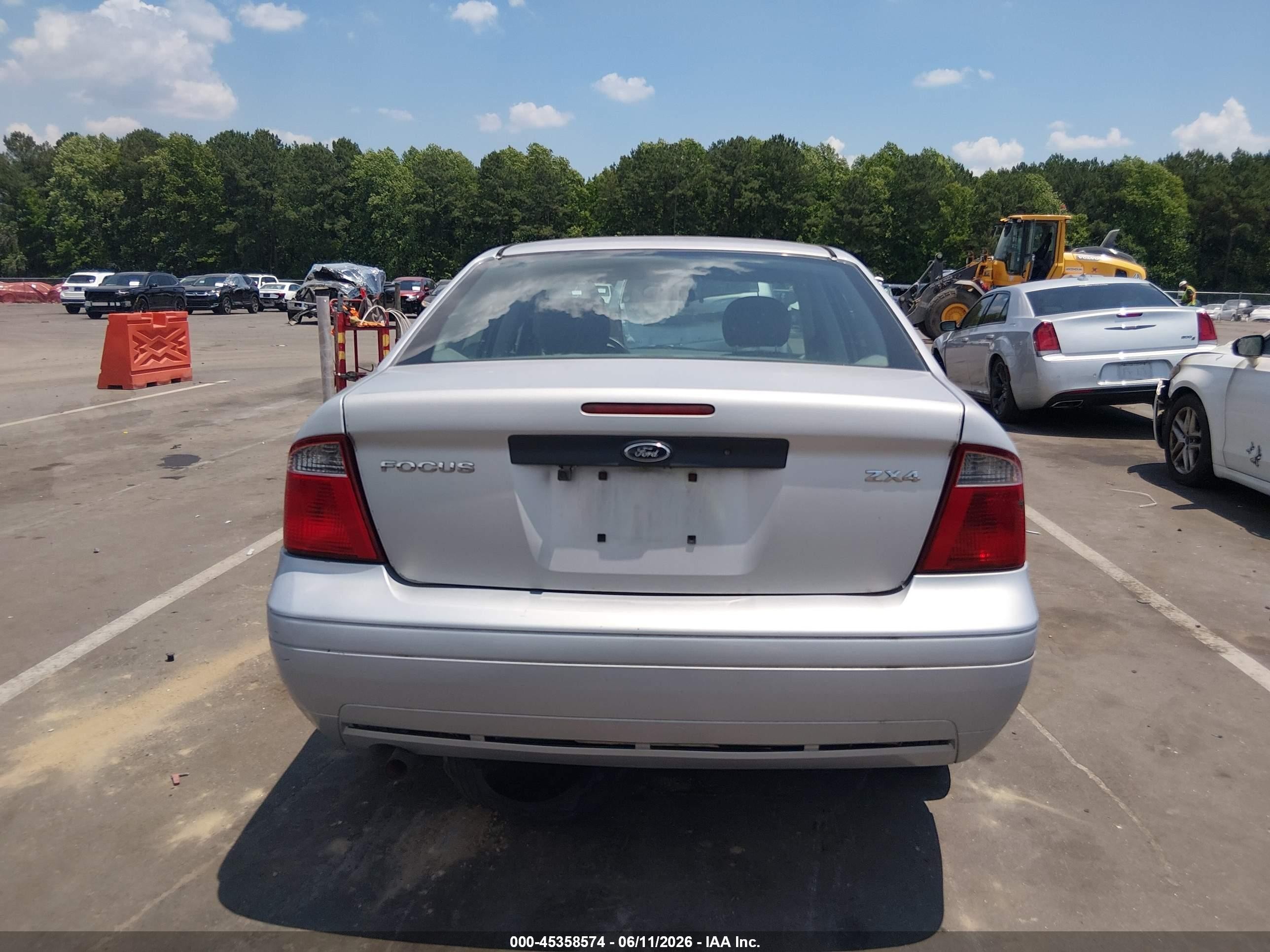 2005 Ford Focus Zx4 Silver vin: 1FAFP34N65W175151