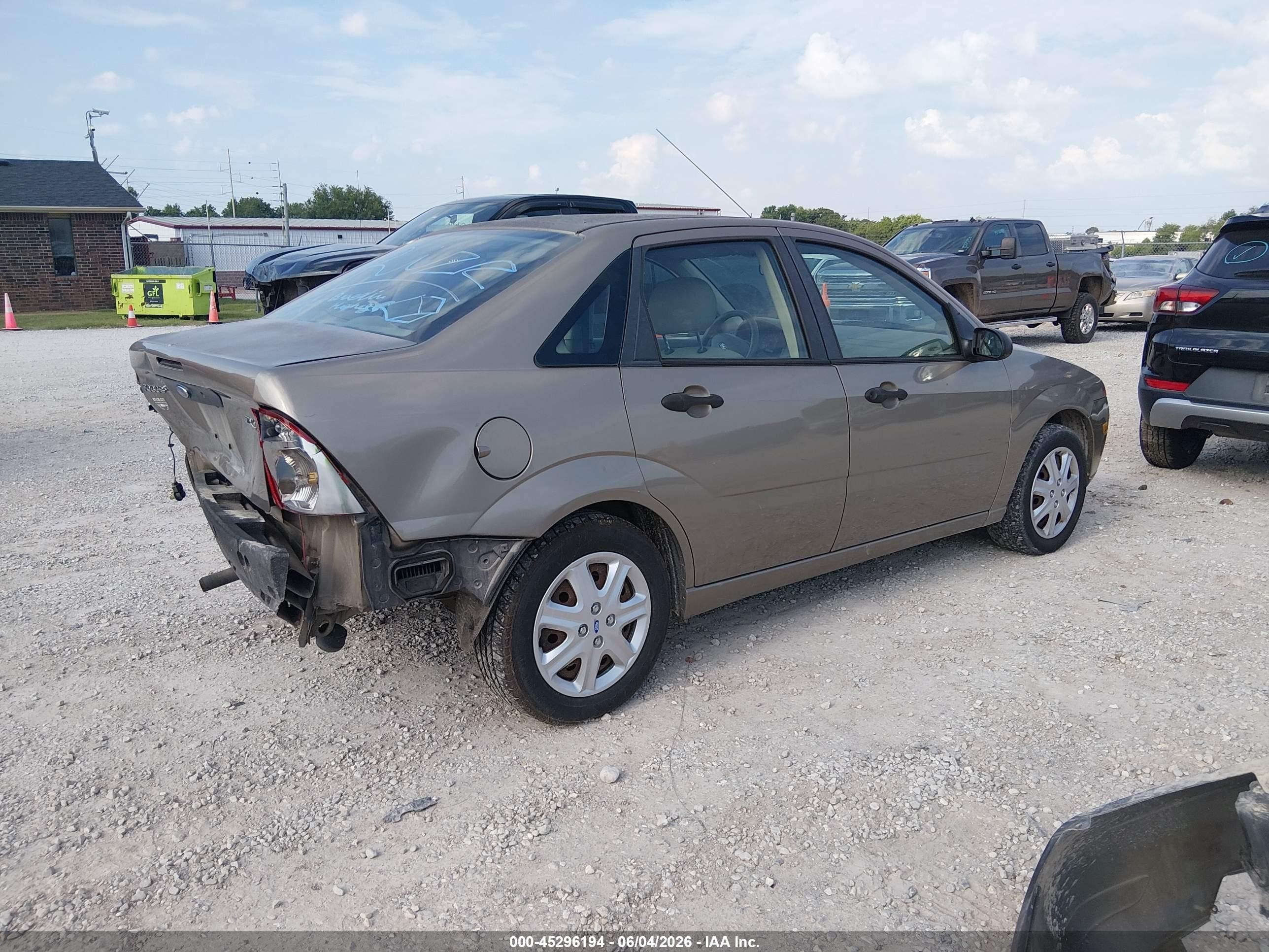 2005 Ford Focus Zx4 Бежевый vin: 1FAFP34N65W179443