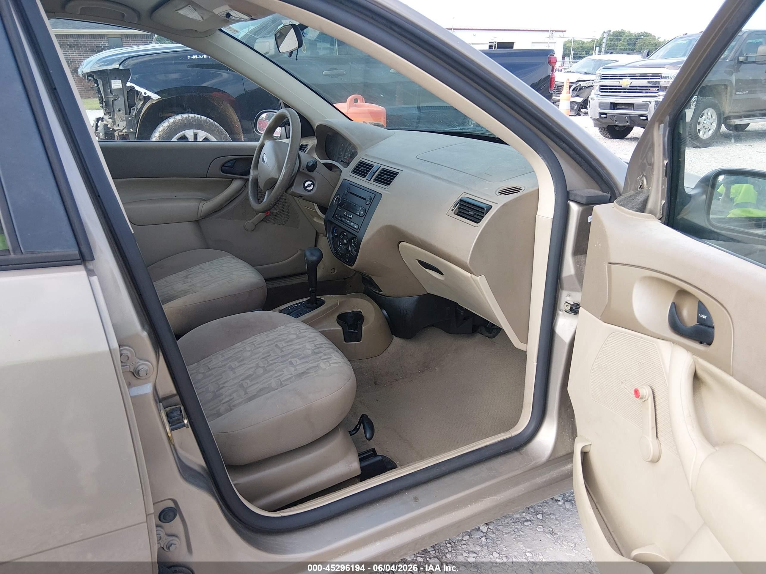 2005 Ford Focus Zx4 Бежевый vin: 1FAFP34N65W179443