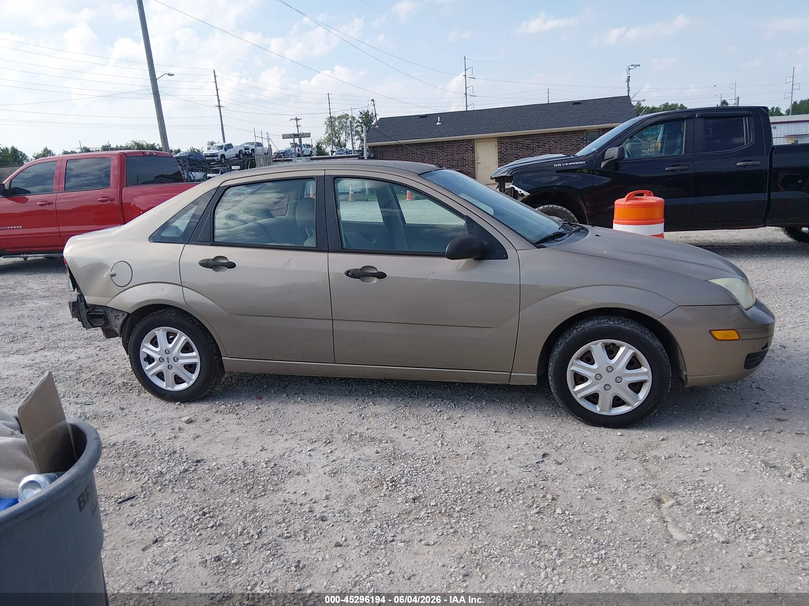 2005 Ford Focus Zx4 Бежевый vin: 1FAFP34N65W179443