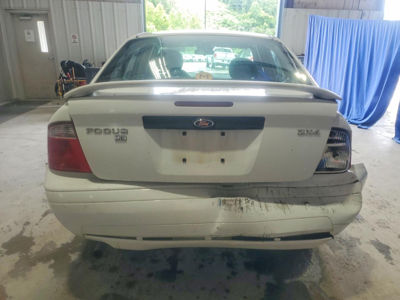 2005 Ford Focus Zx4 White vin: 1FAFP34N65W237812