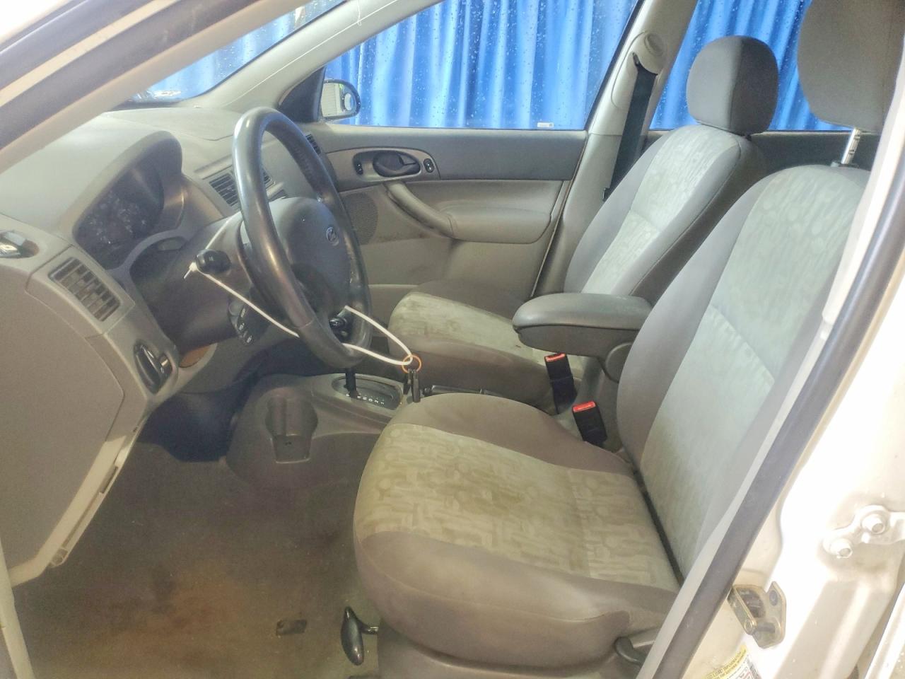 2005 Ford Focus Zx4 White vin: 1FAFP34N65W237812