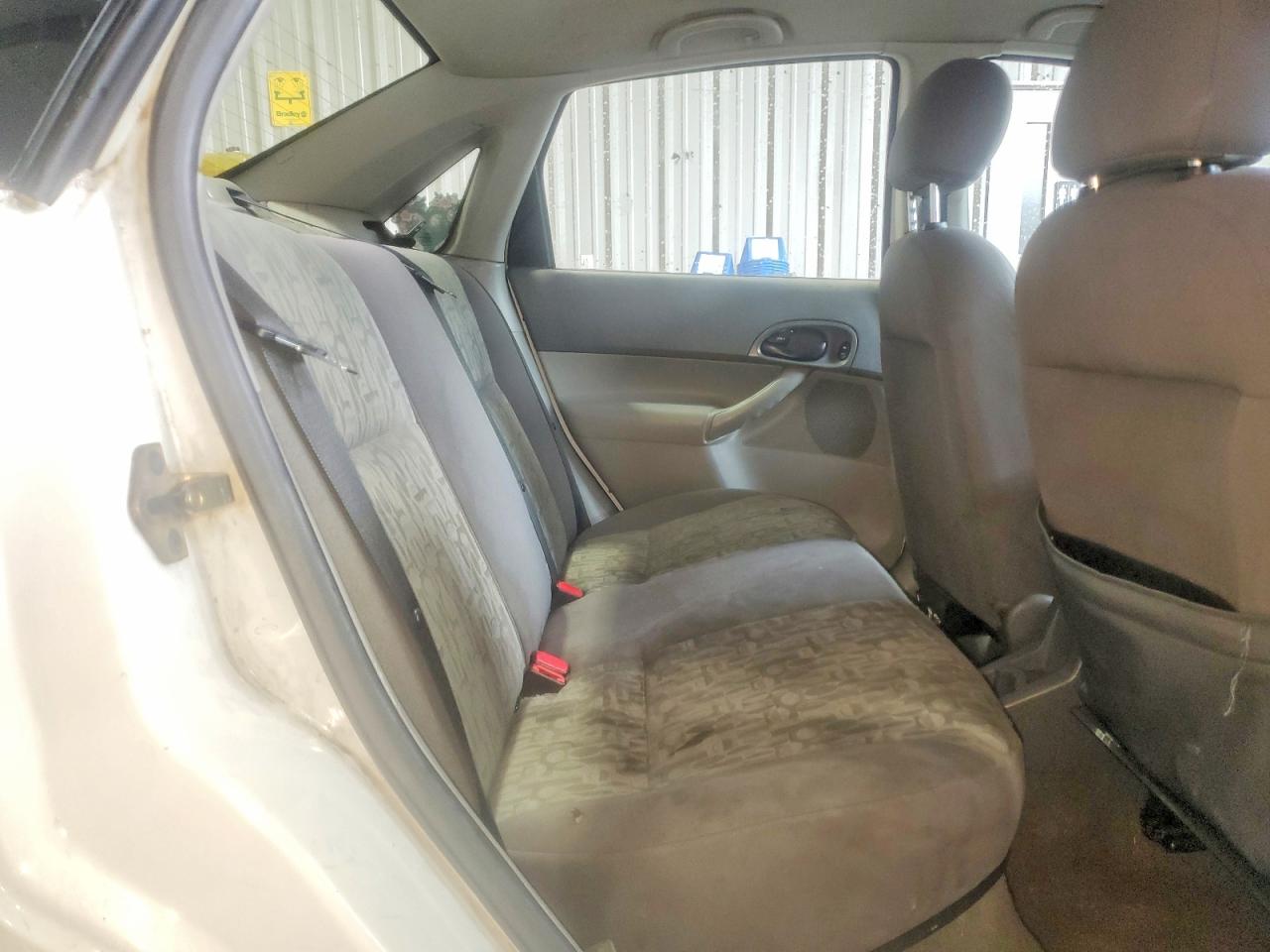 2005 Ford Focus Zx4 White vin: 1FAFP34N65W237812