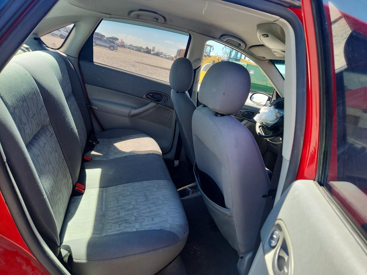 2005 Ford Focus Zx3 Red vin: 1FAFP34N65W252164
