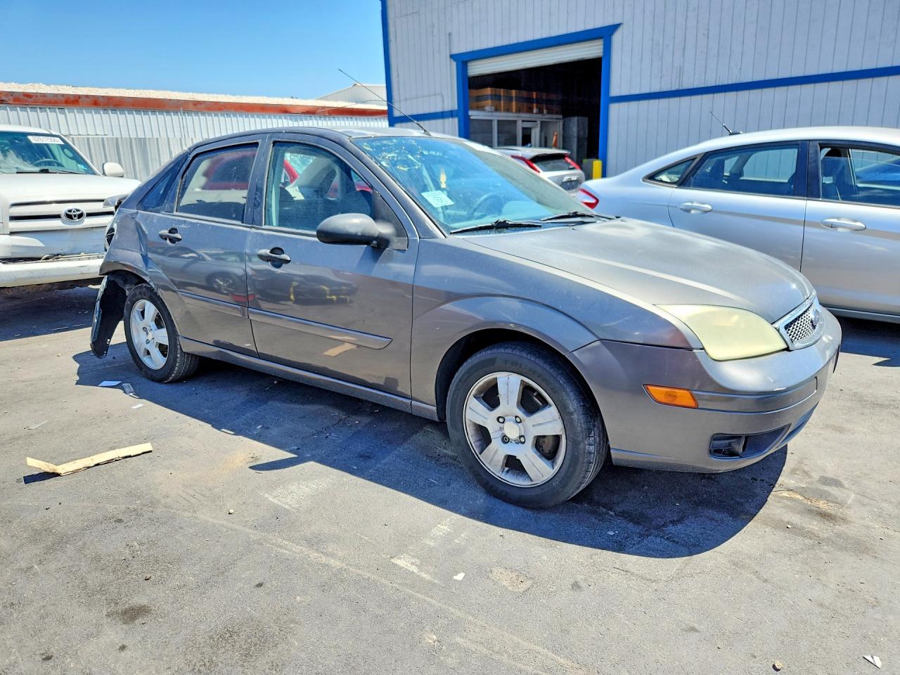 2005 Ford Focus Zx4 Gray vin: 1FAFP34N65W271359