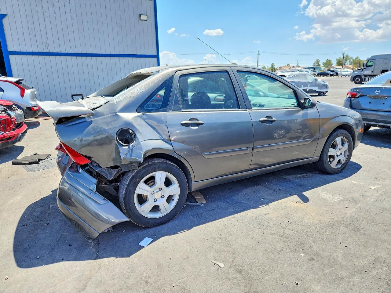 2005 Ford Focus Zx4 Gray vin: 1FAFP34N65W271359