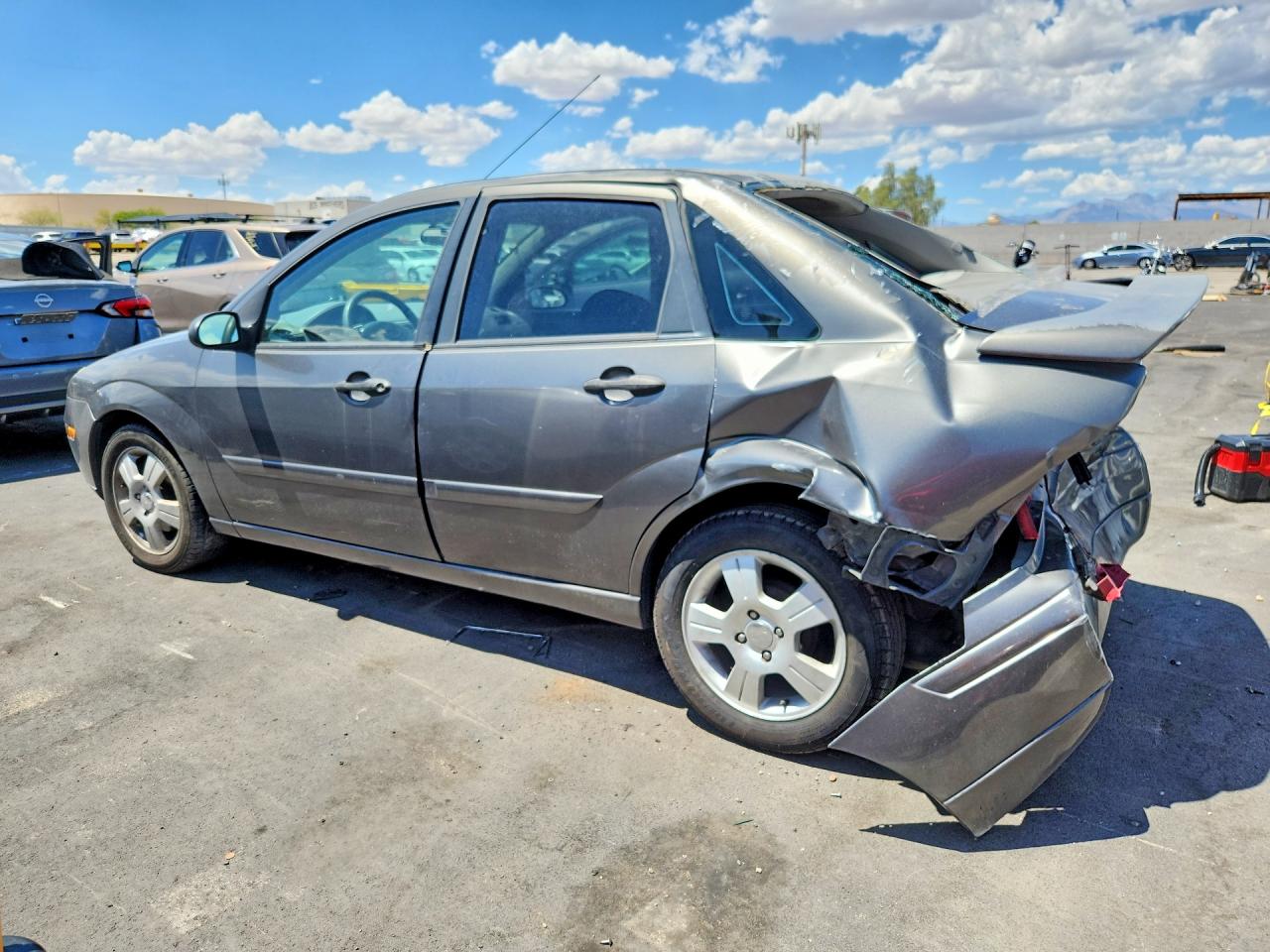 2005 Ford Focus Zx4 Gray vin: 1FAFP34N65W271359