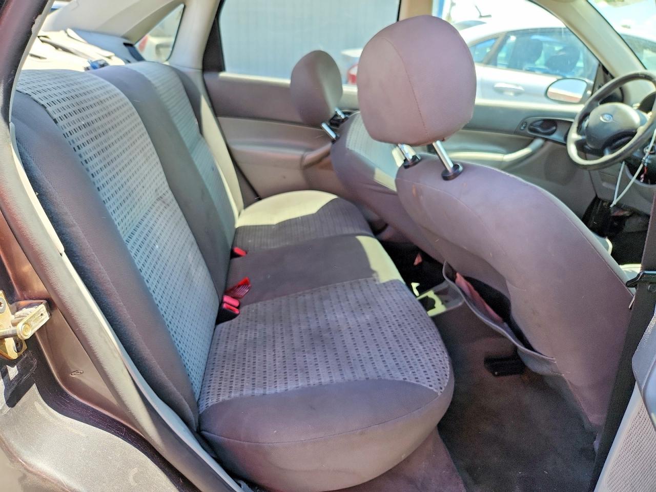 2005 Ford Focus Zx4 Gray vin: 1FAFP34N65W271359
