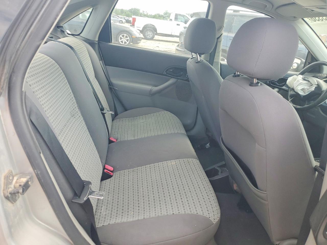 2006 Ford Focus Zx4 Silver vin: 1FAFP34N66W144323