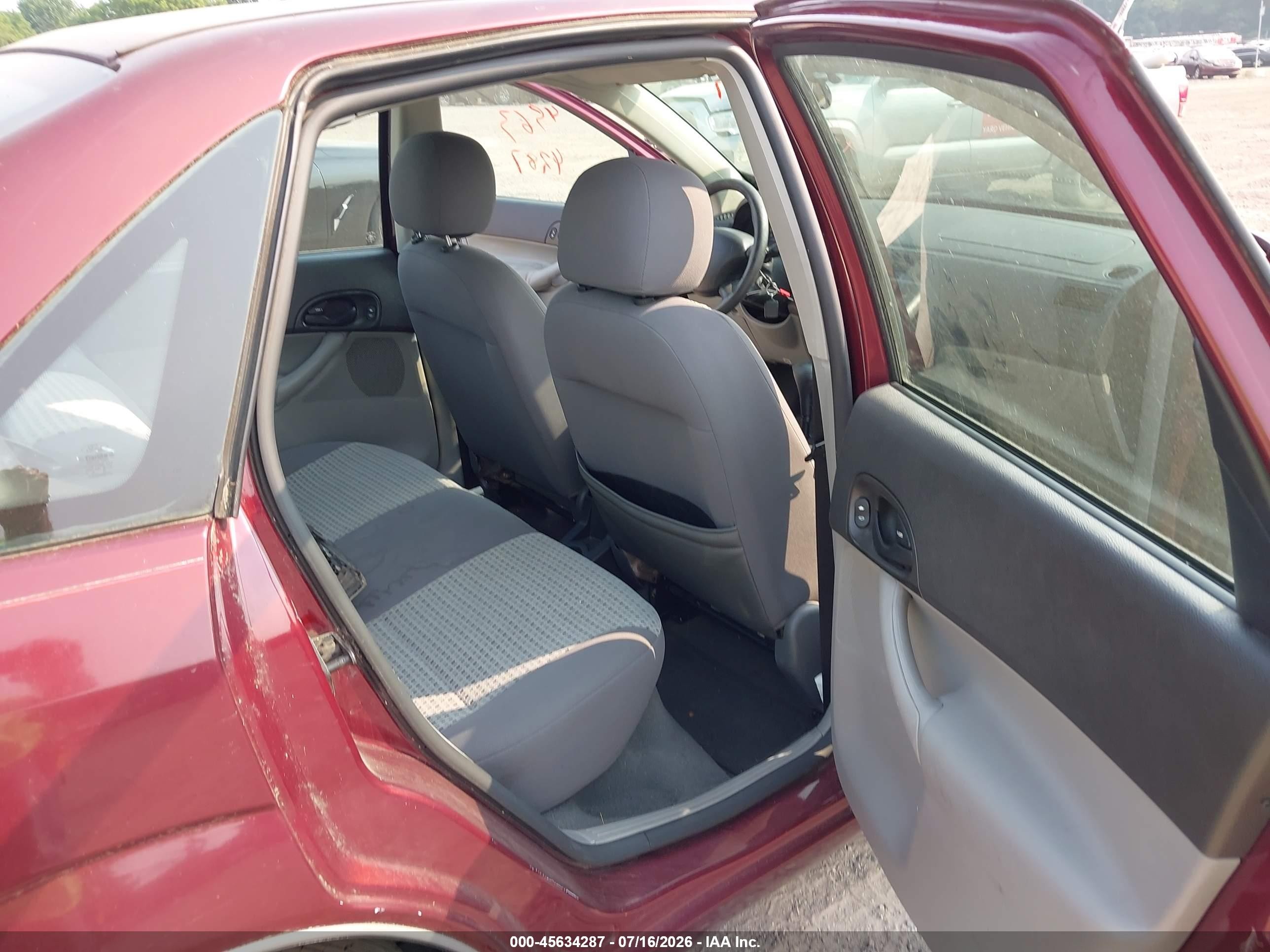 2006 Ford Focus Zx4 Burgundy vin: 1FAFP34N66W164670