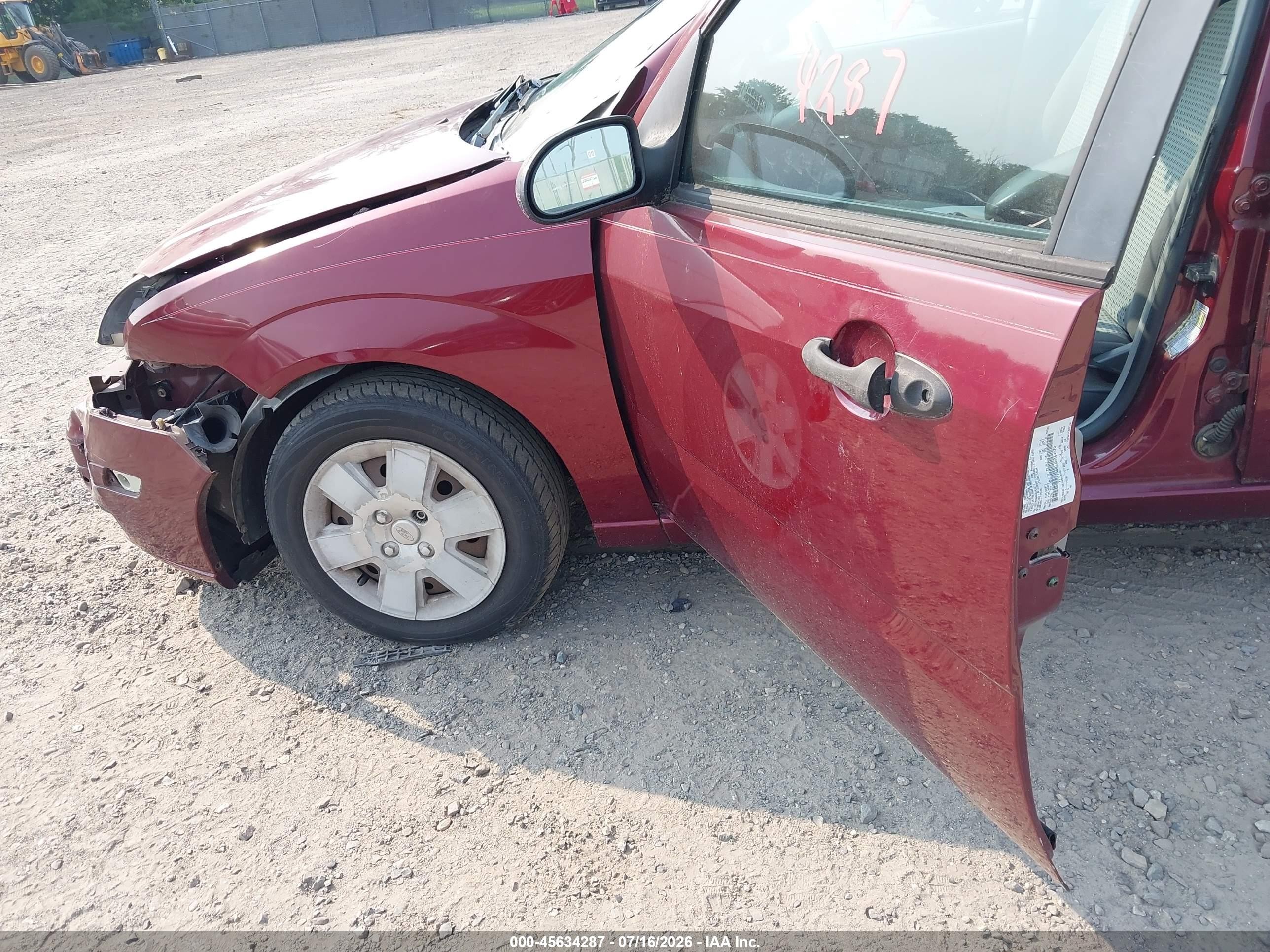 2006 Ford Focus Zx4 Burgundy vin: 1FAFP34N66W164670