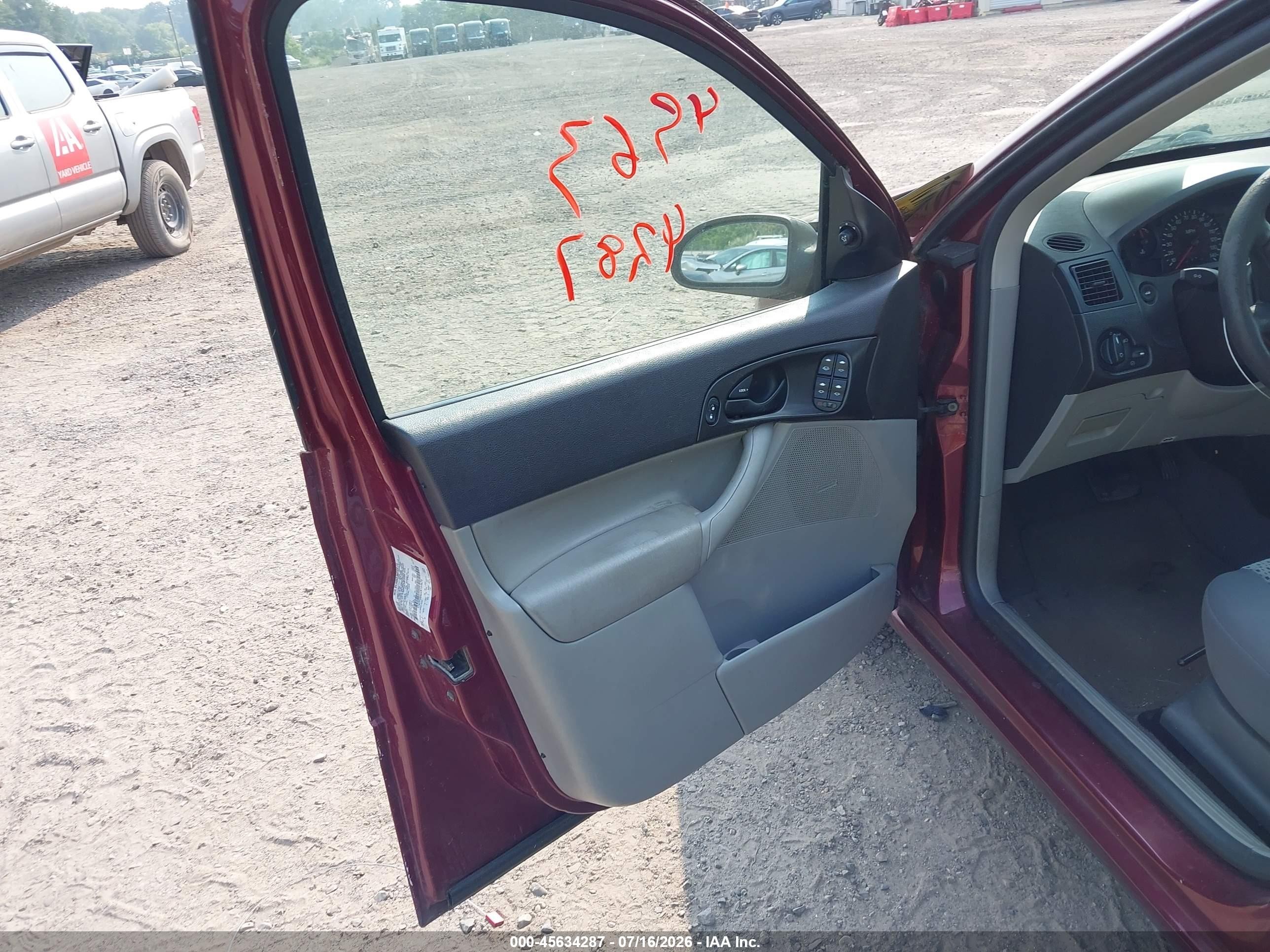 2006 Ford Focus Zx4 Burgundy vin: 1FAFP34N66W164670