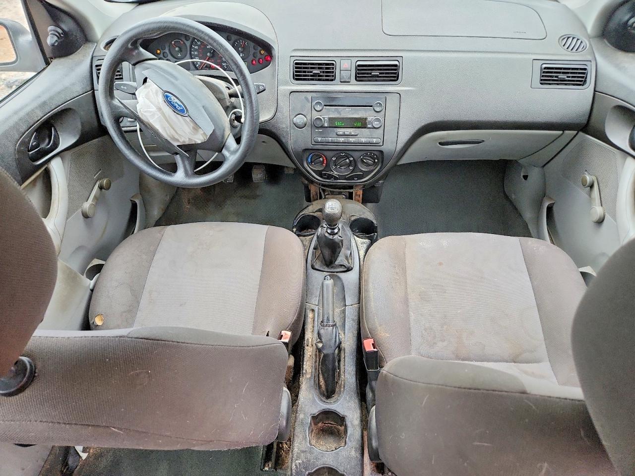 2007 Ford Focus Zx4 White vin: 1FAFP34N67W150561
