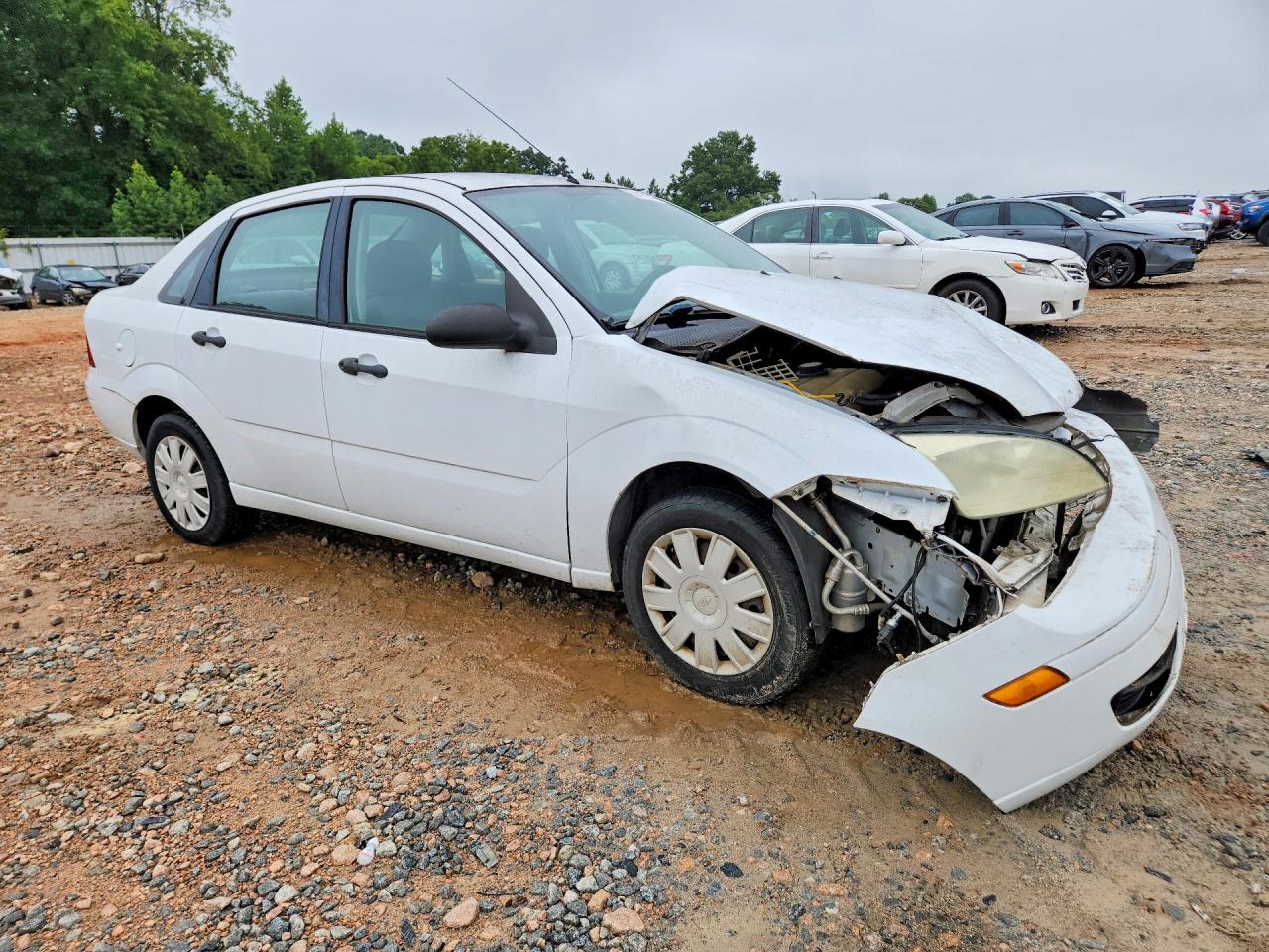 2007 Ford Focus Zx4 White vin: 1FAFP34N67W150561