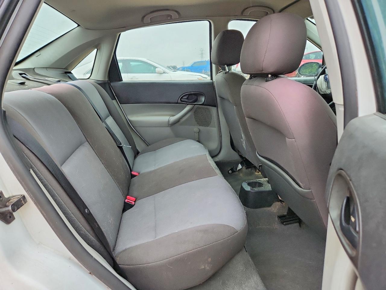 2007 Ford Focus Zx4 White vin: 1FAFP34N67W150561