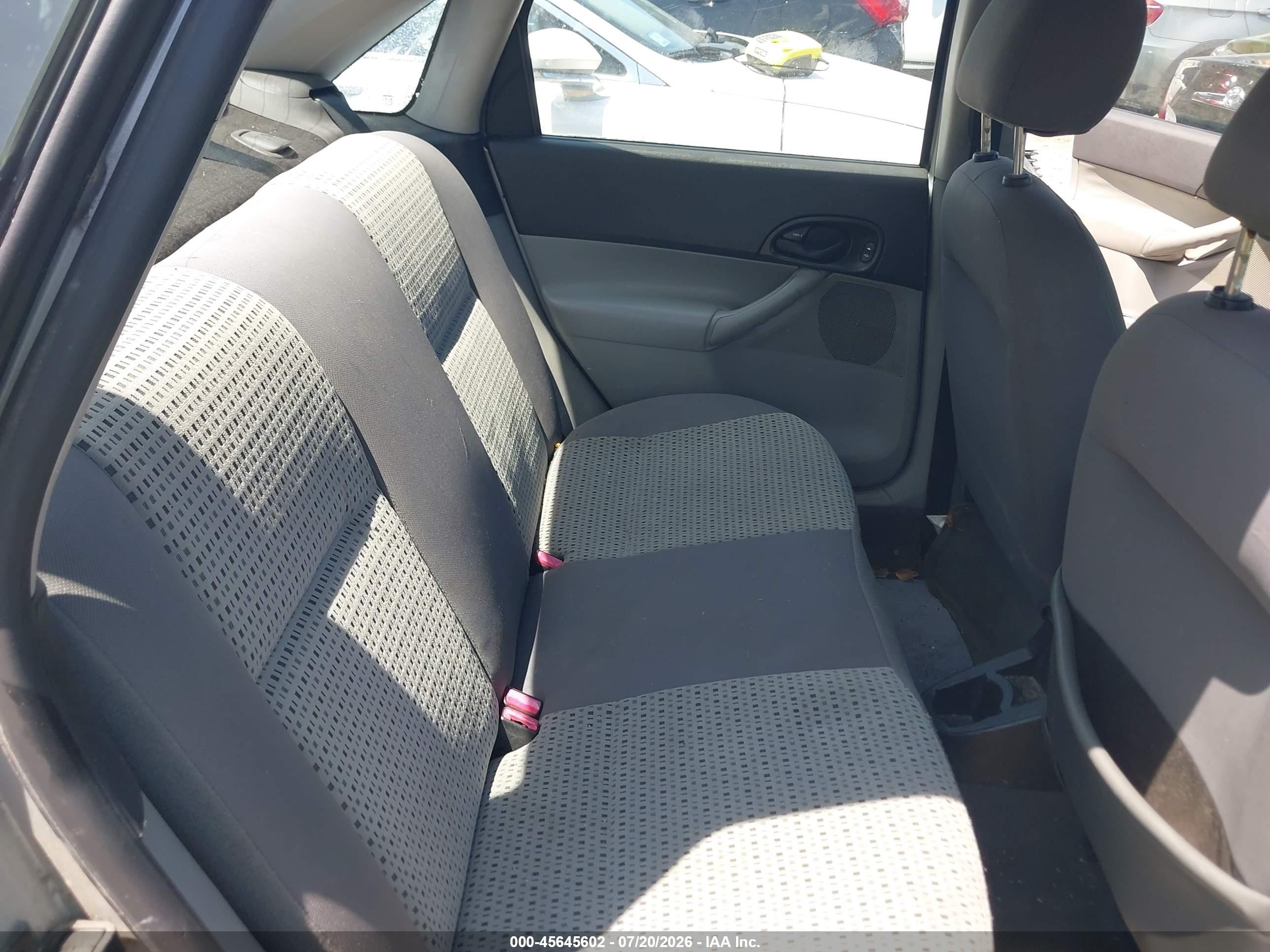 2007 Ford Focus S/se/ses Silver vin: 1FAFP34N67W222908