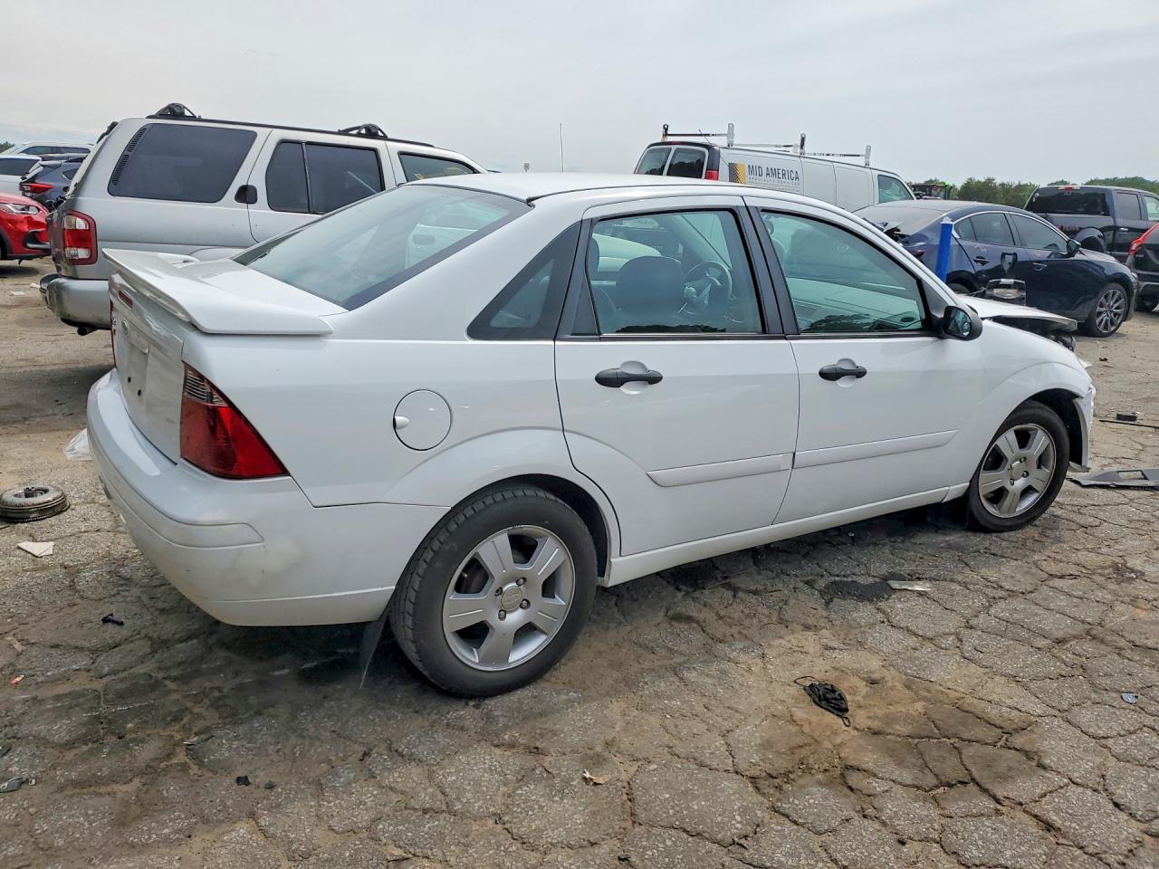 2007 Ford Focus Zx4 White vin: 1FAFP34N67W244505
