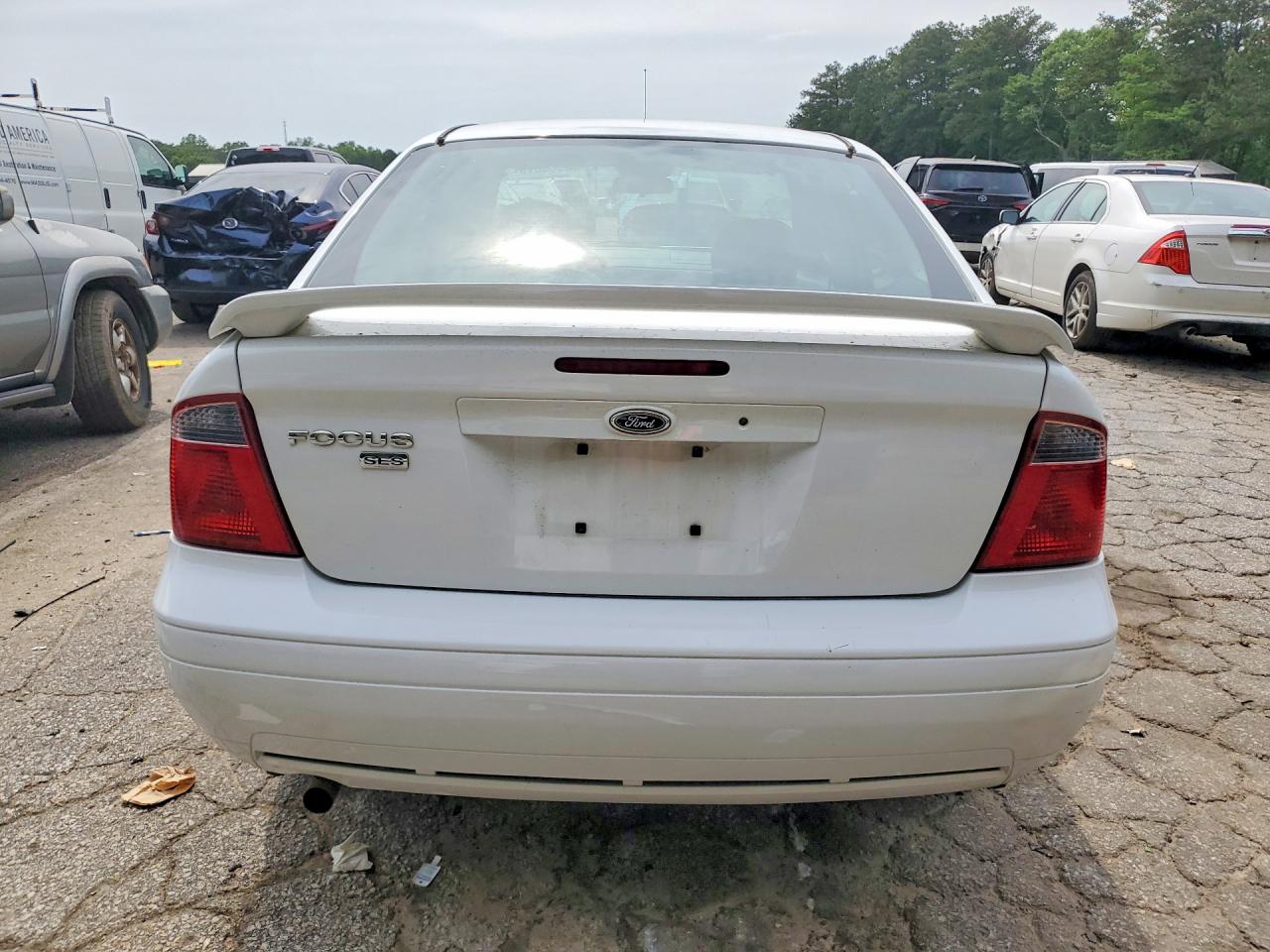 2007 Ford Focus Zx4 White vin: 1FAFP34N67W244505