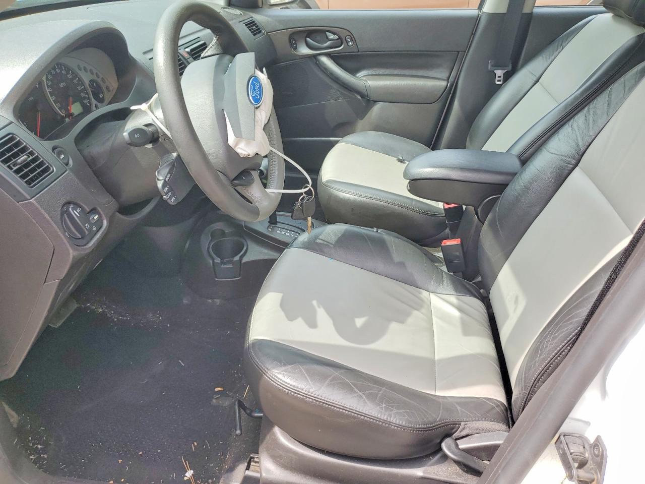 2007 Ford Focus Zx4 White vin: 1FAFP34N67W244505