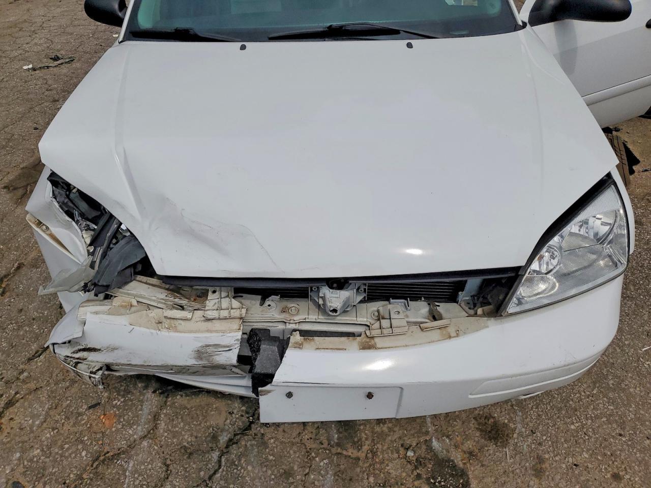 2007 Ford Focus Zx4 White vin: 1FAFP34N67W244505