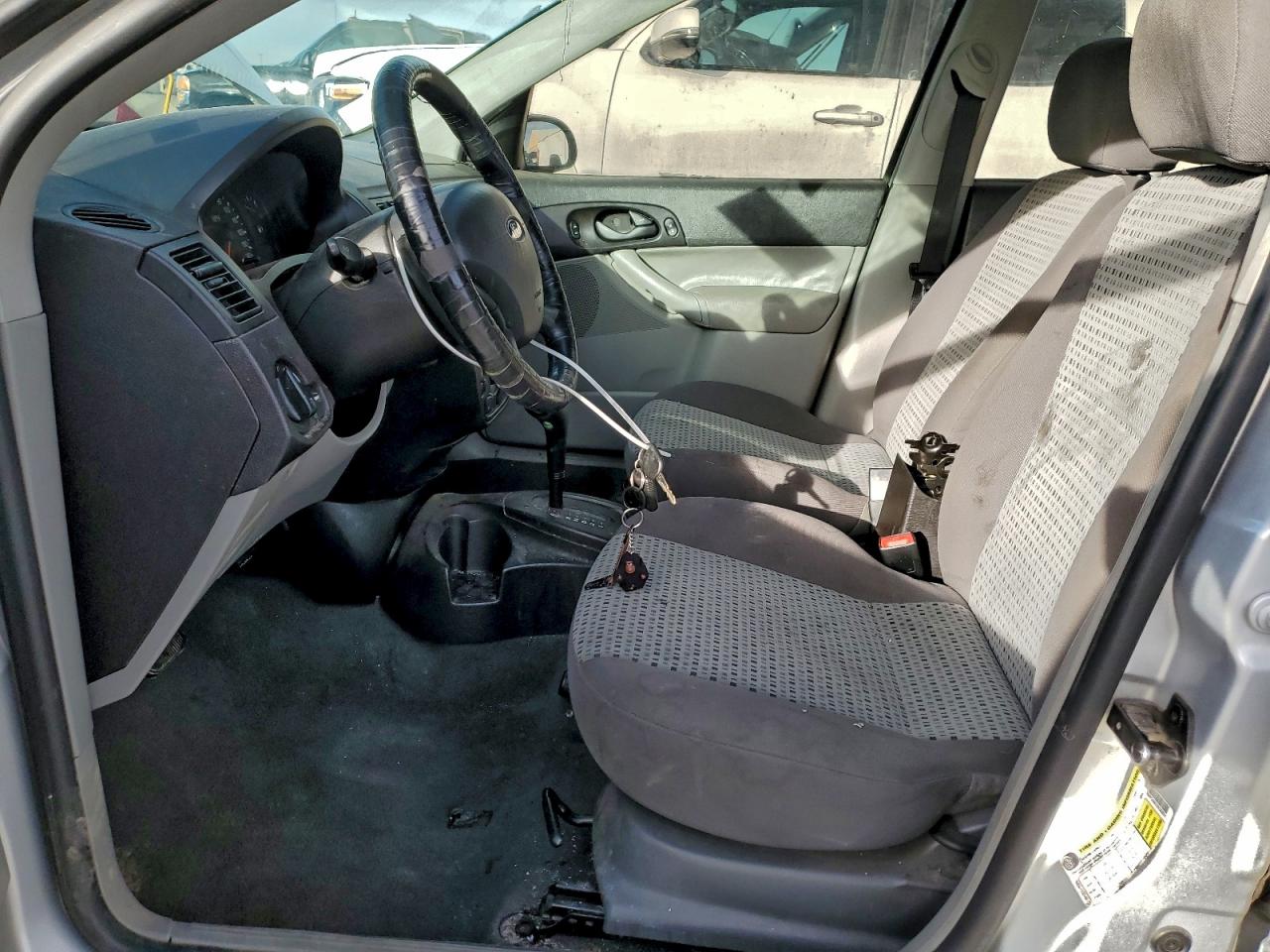 2007 Ford Focus Zx4 Silver vin: 1FAFP34N67W302015