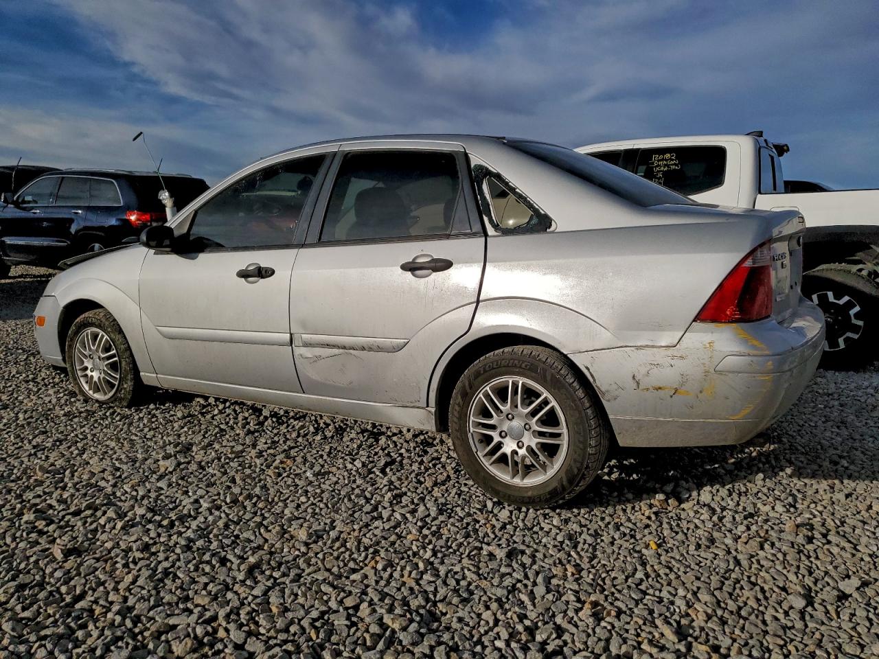 2007 Ford Focus Zx4 Silver vin: 1FAFP34N67W302015