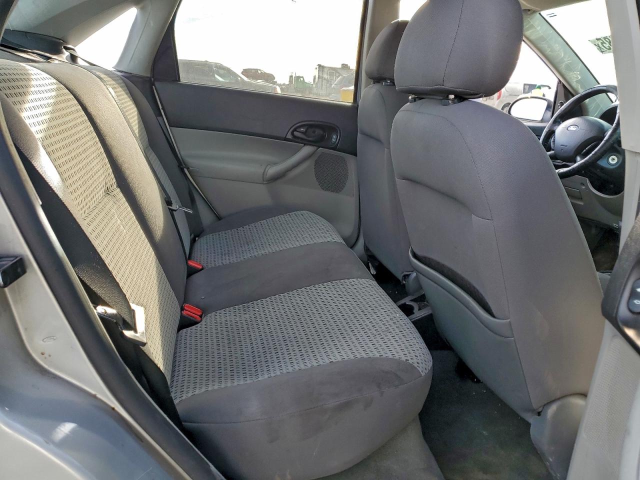2007 Ford Focus Zx4 Silver vin: 1FAFP34N67W302015