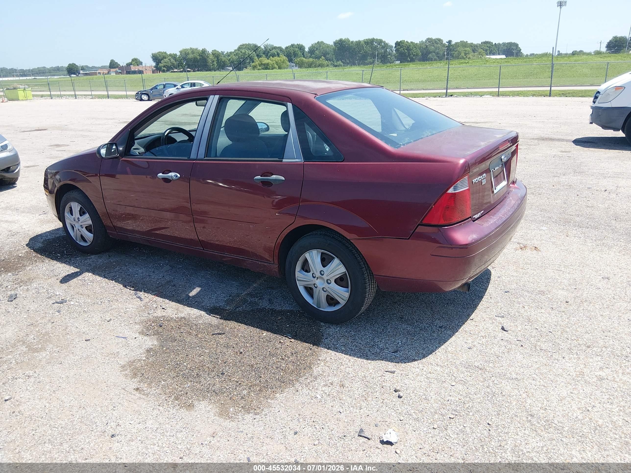 2007 Ford Focus S/se/ses Red vin: 1FAFP34N67W313323