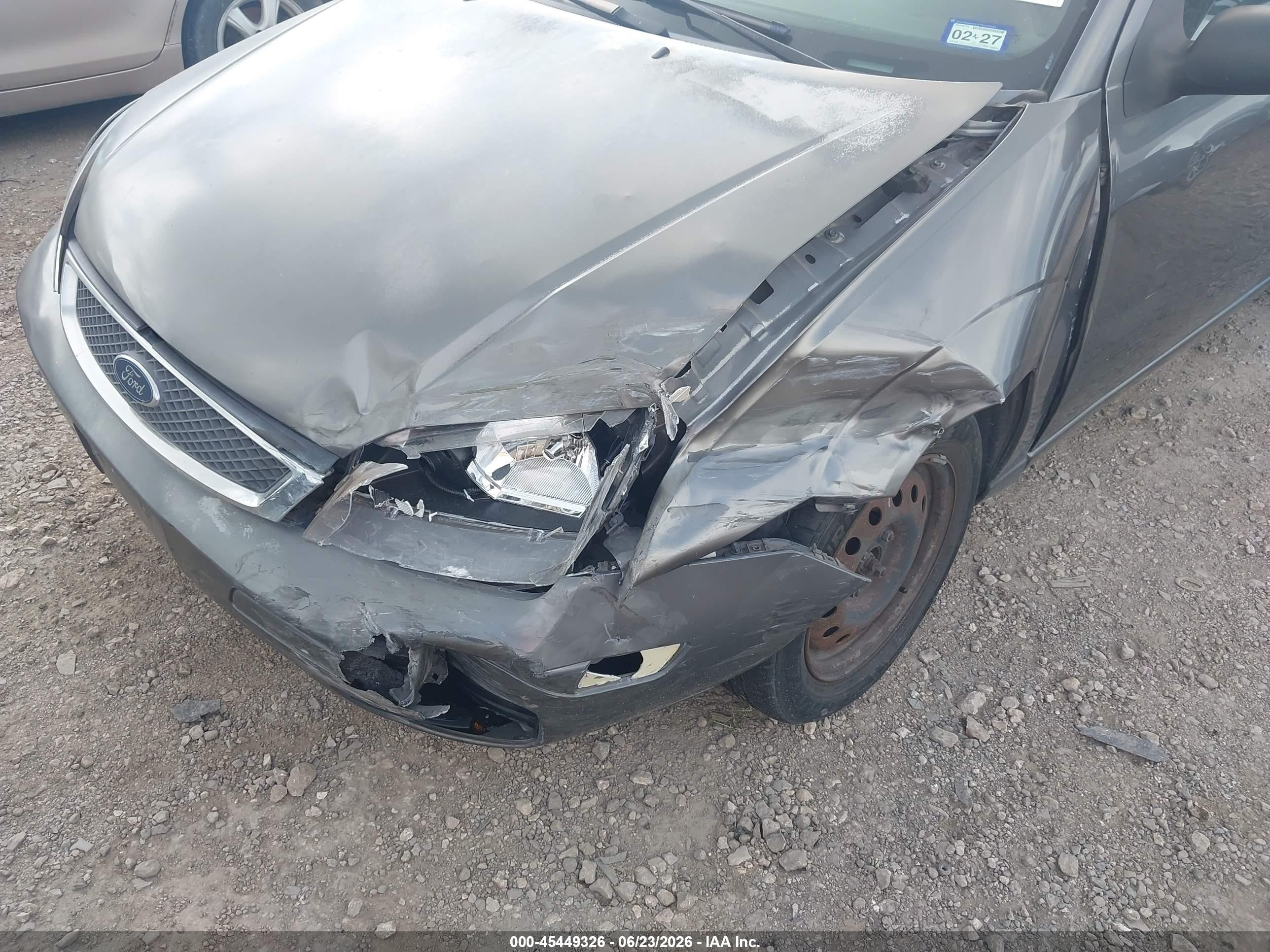 2005 Ford Focus Zx4 Gray vin: 1FAFP34N75W106940