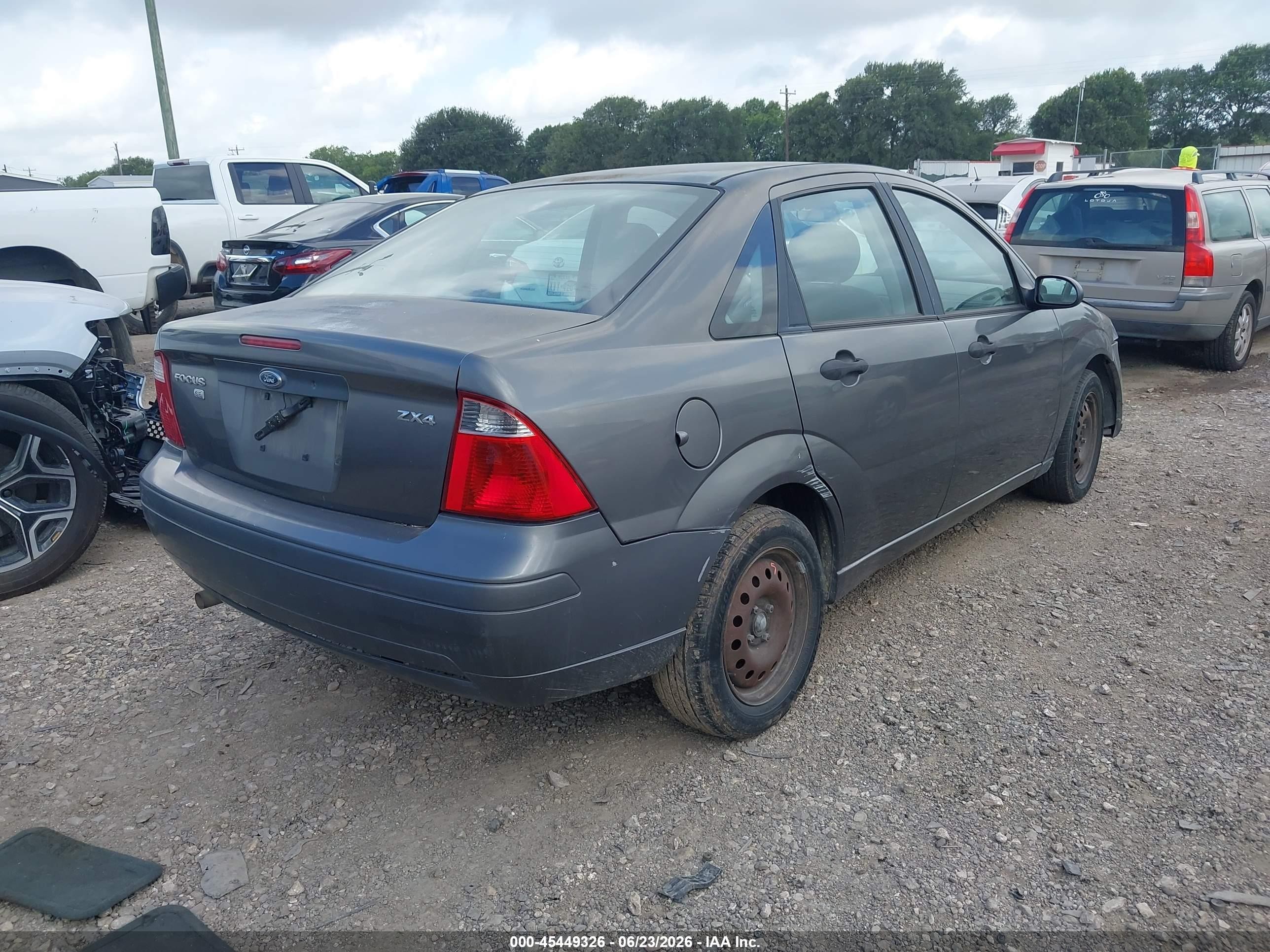 2005 Ford Focus Zx4 Gray vin: 1FAFP34N75W106940