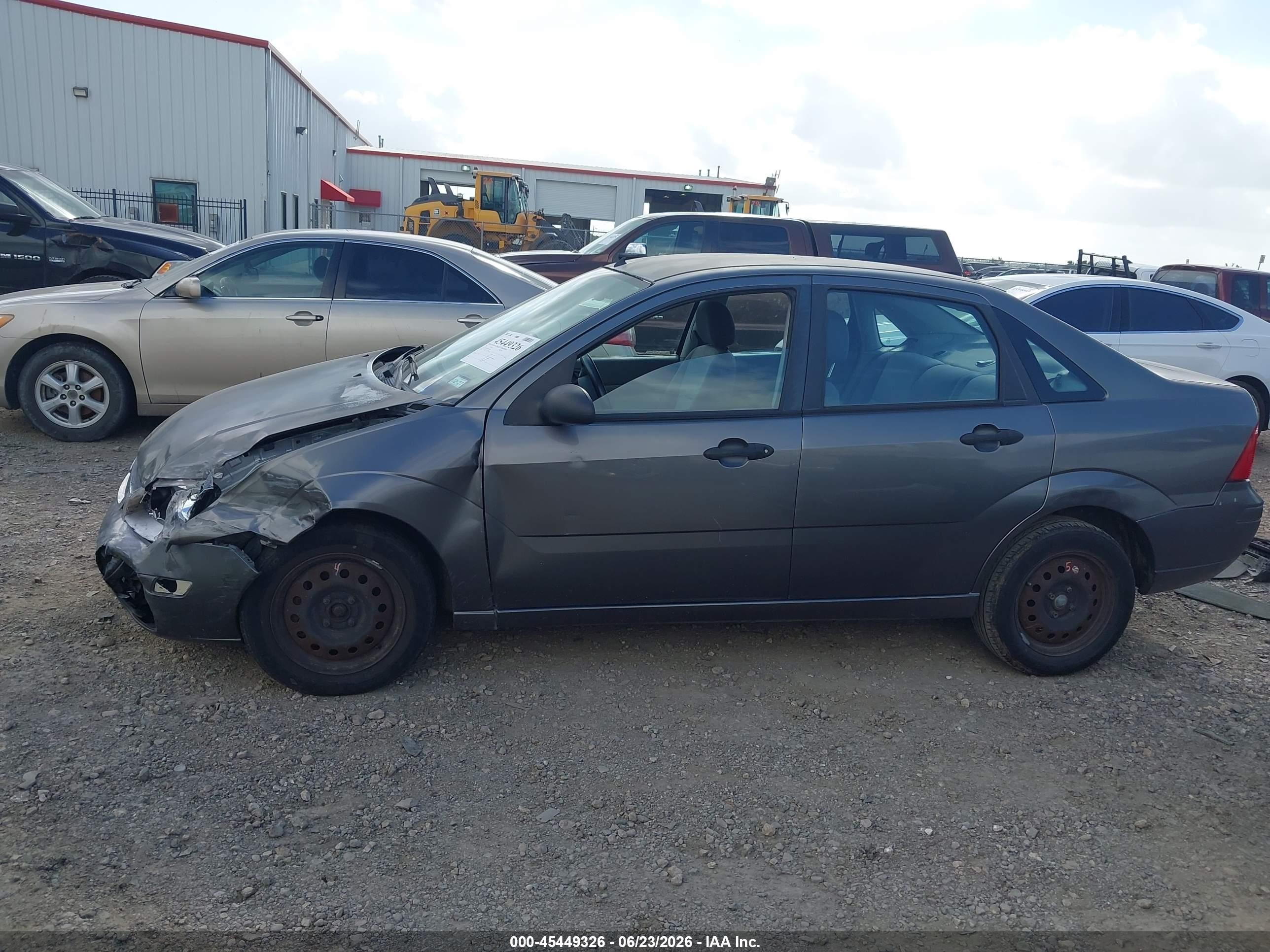 2005 Ford Focus Zx4 Gray vin: 1FAFP34N75W106940