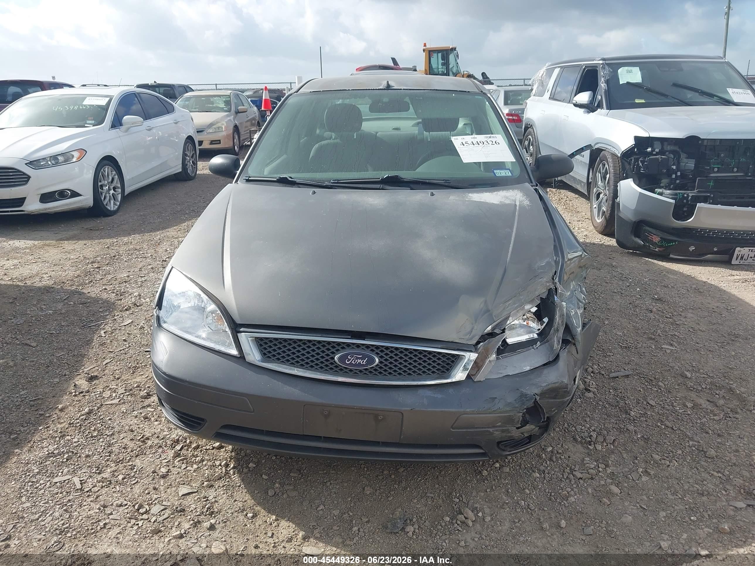 2005 Ford Focus Zx4 Gray vin: 1FAFP34N75W106940