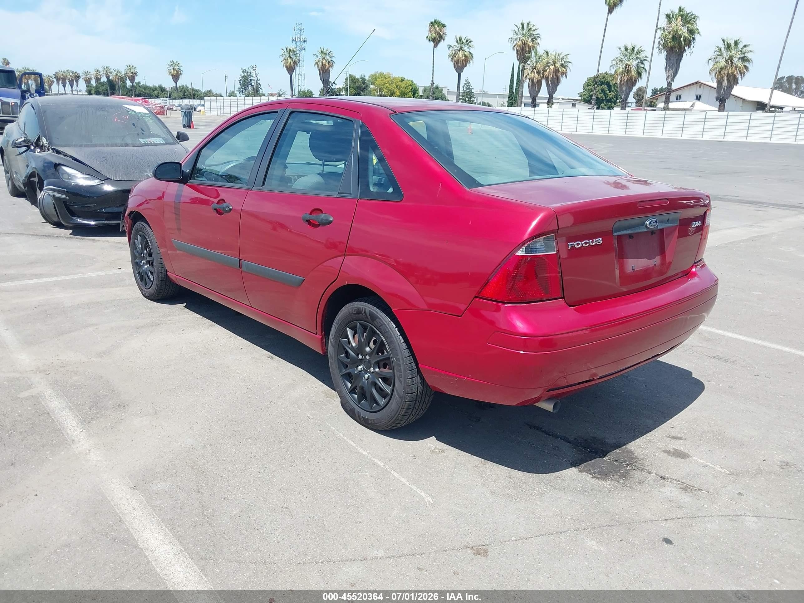 2005 Ford Focus Zx4 Red vin: 1FAFP34N75W109613