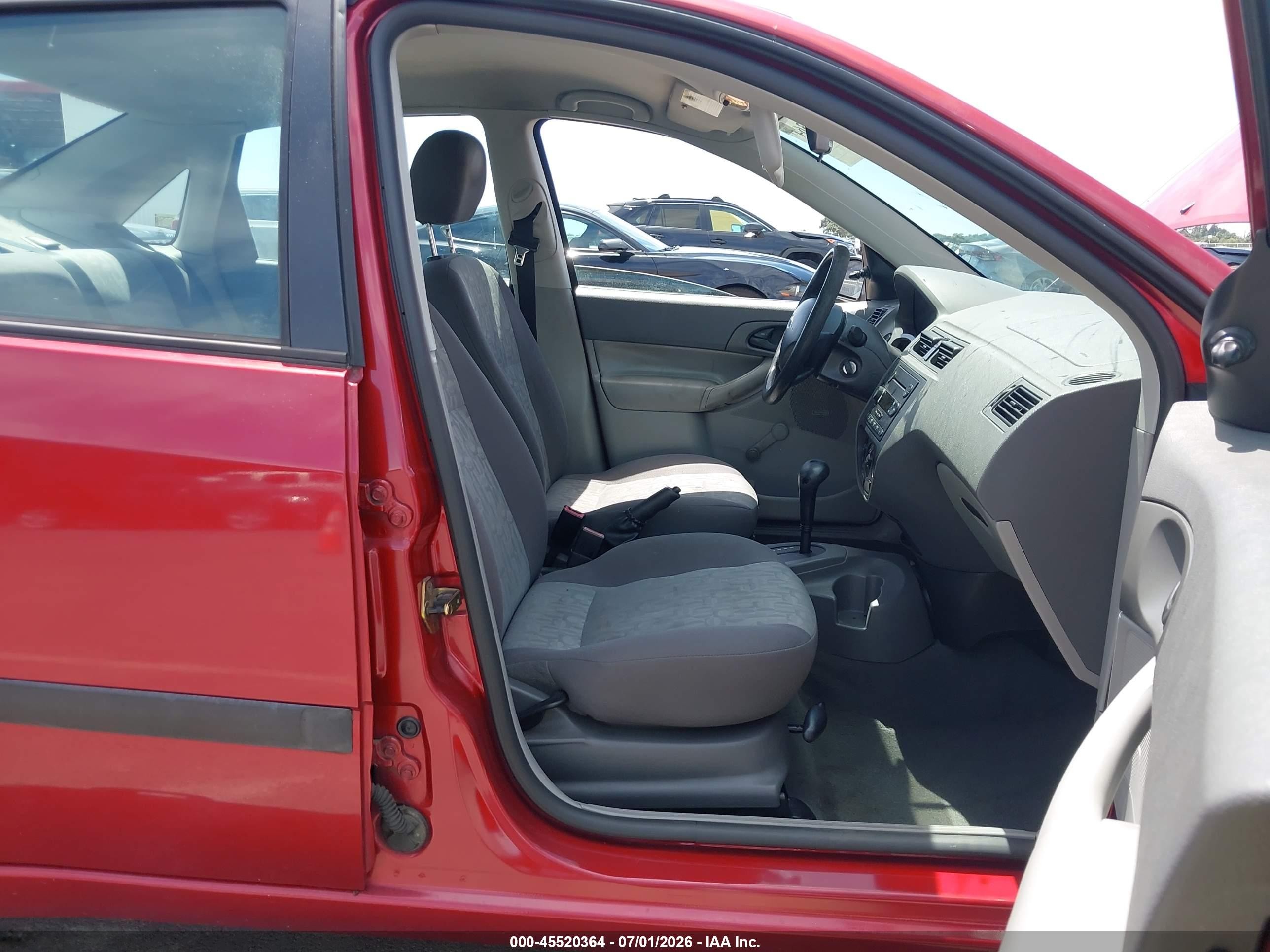2005 Ford Focus Zx4 Red vin: 1FAFP34N75W109613
