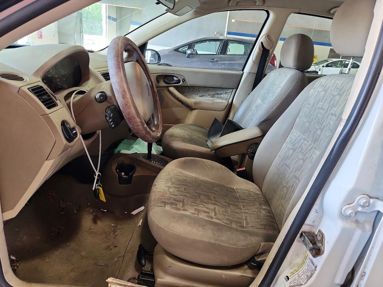 2005 Ford Focus Zx4 White vin: 1FAFP34N75W147276
