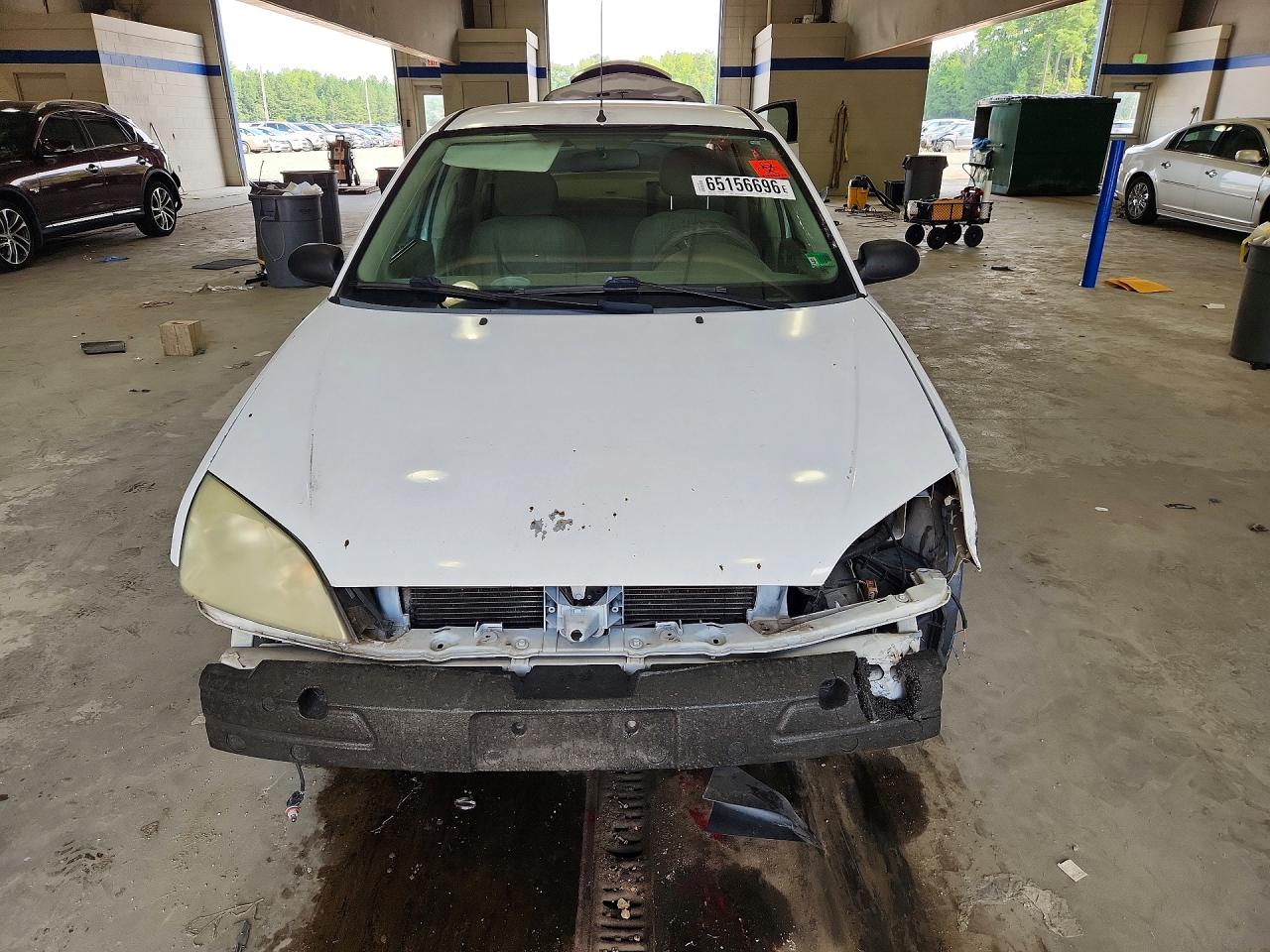 2005 Ford Focus Zx4 White vin: 1FAFP34N75W147276