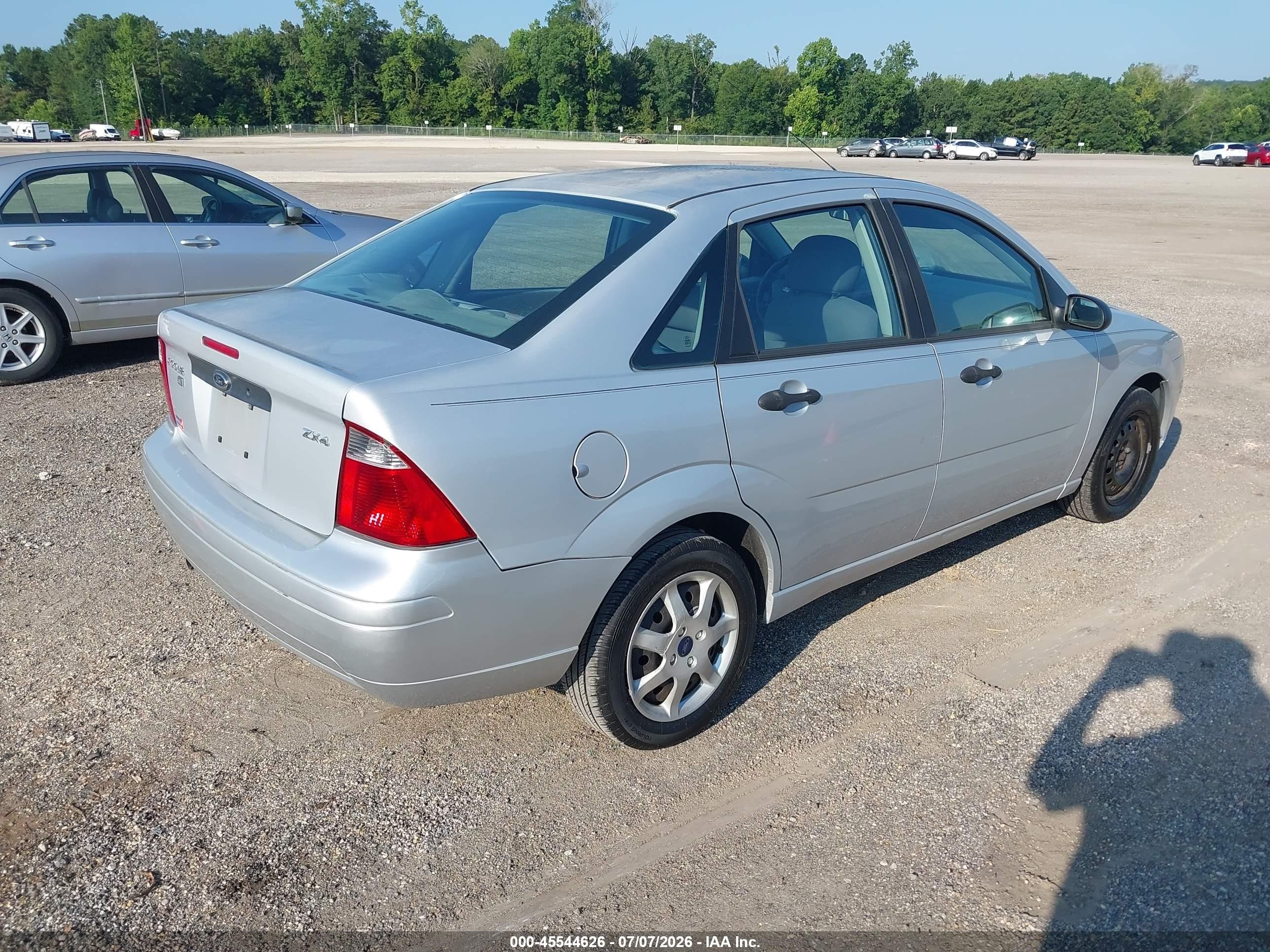 2005 Ford Focus Zx4 Серебряный vin: 1FAFP34N75W154289