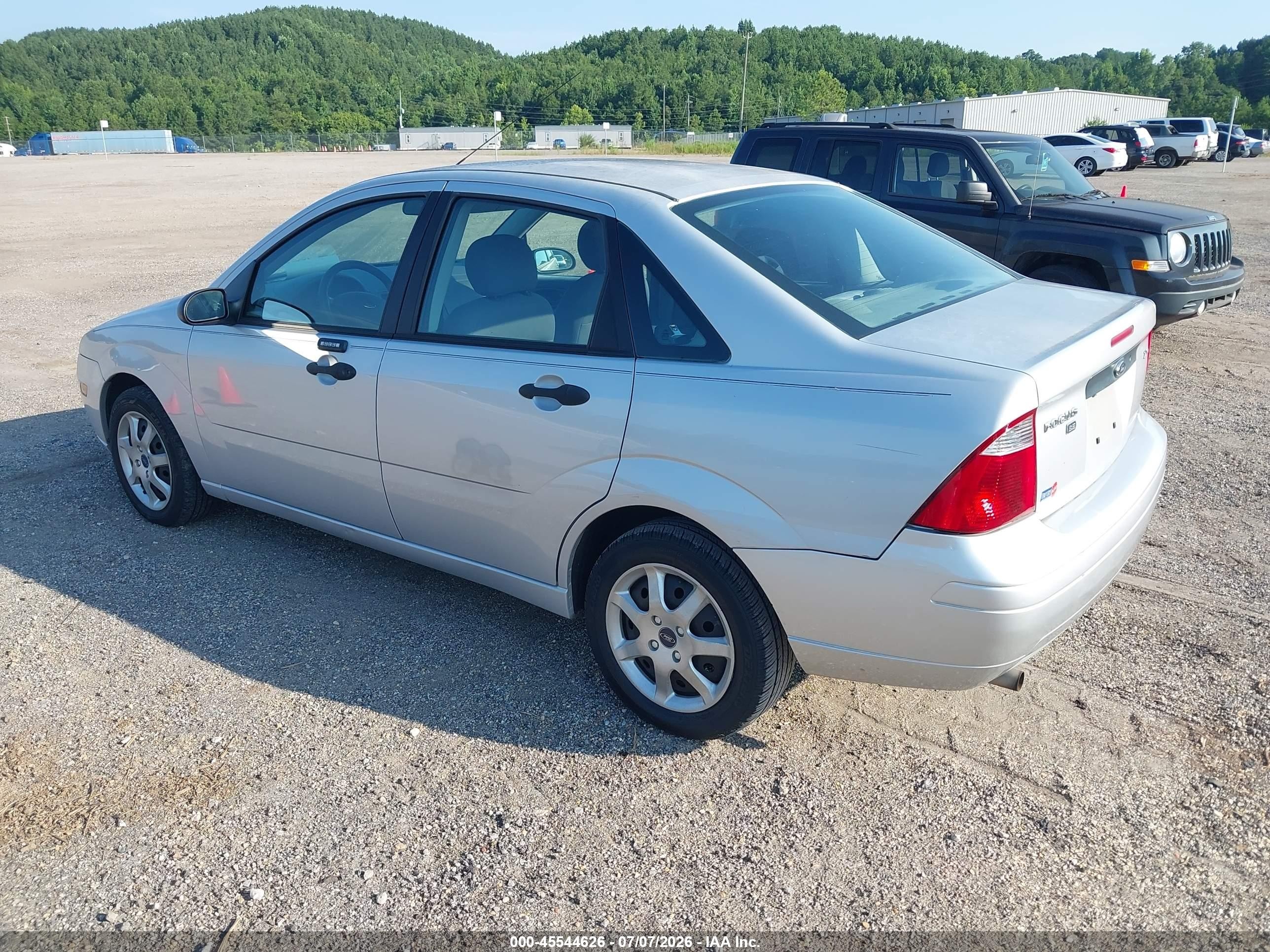 2005 Ford Focus Zx4 Серебряный vin: 1FAFP34N75W154289