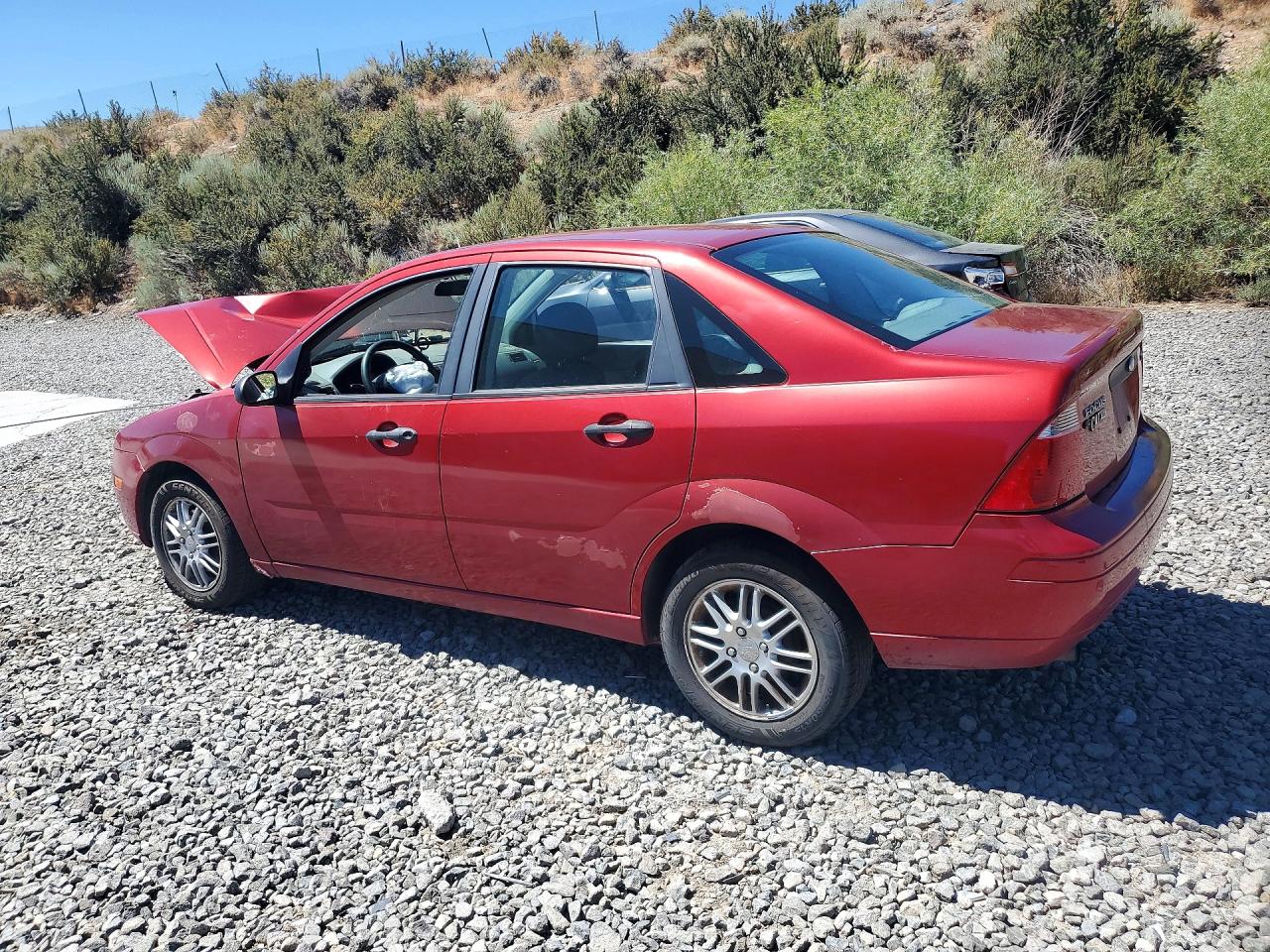 2005 Ford Focus Zx4 Burgundy vin: 1FAFP34N75W178320