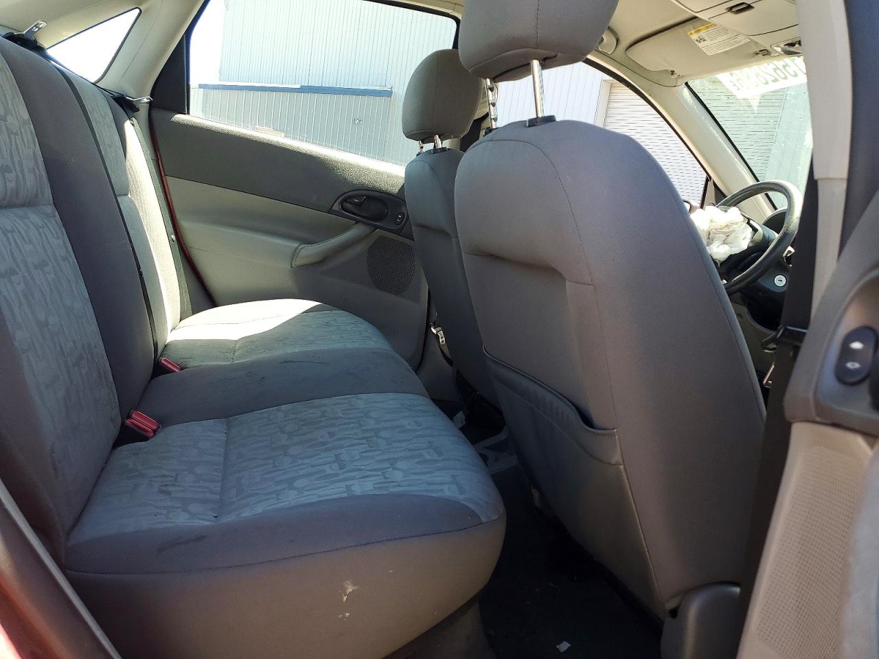 2005 Ford Focus Zx4 Burgundy vin: 1FAFP34N75W178320