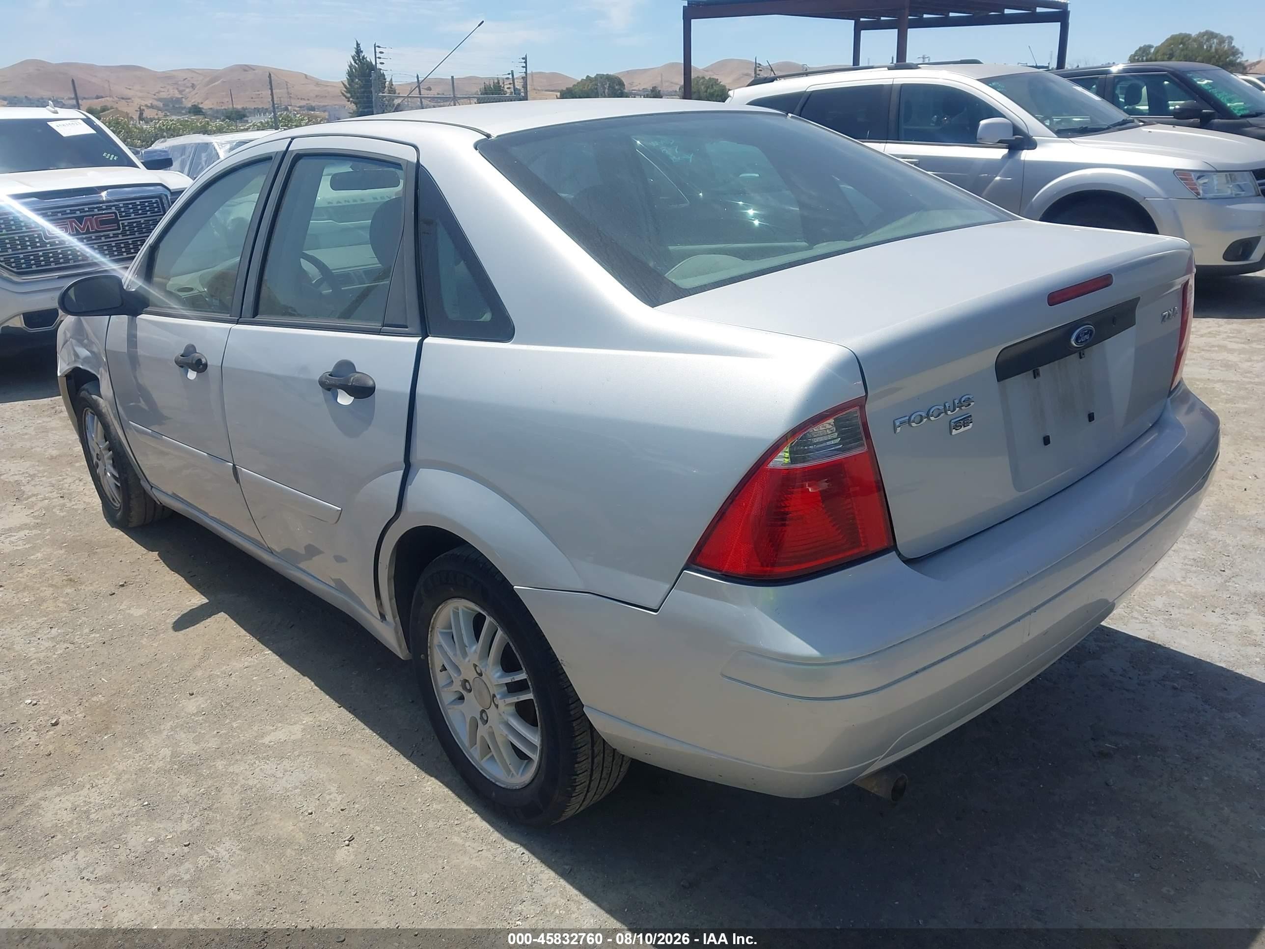 2005 Ford Focus Zx4 Silver vin: 1FAFP34N75W230044