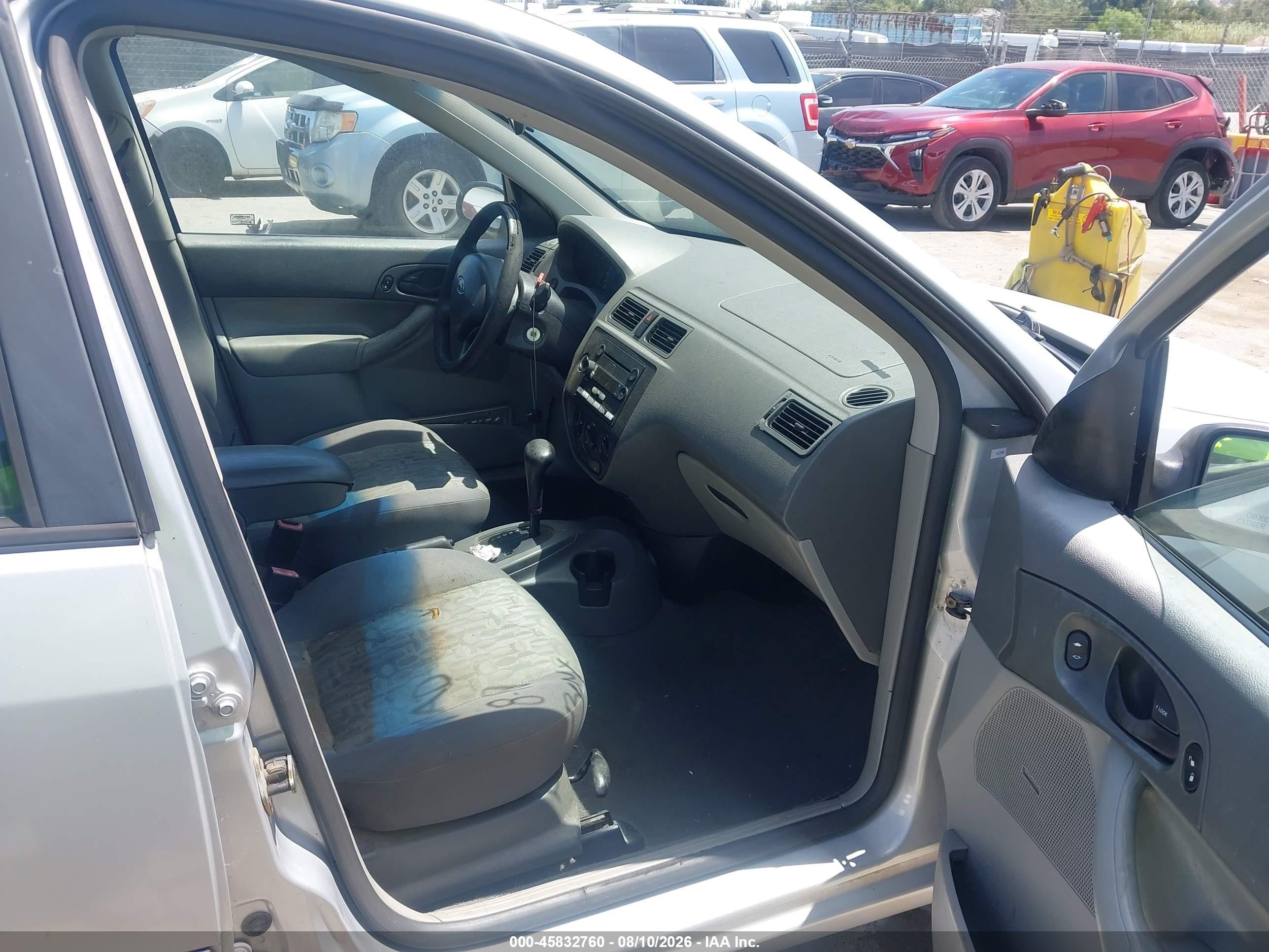 2005 Ford Focus Zx4 Silver vin: 1FAFP34N75W230044