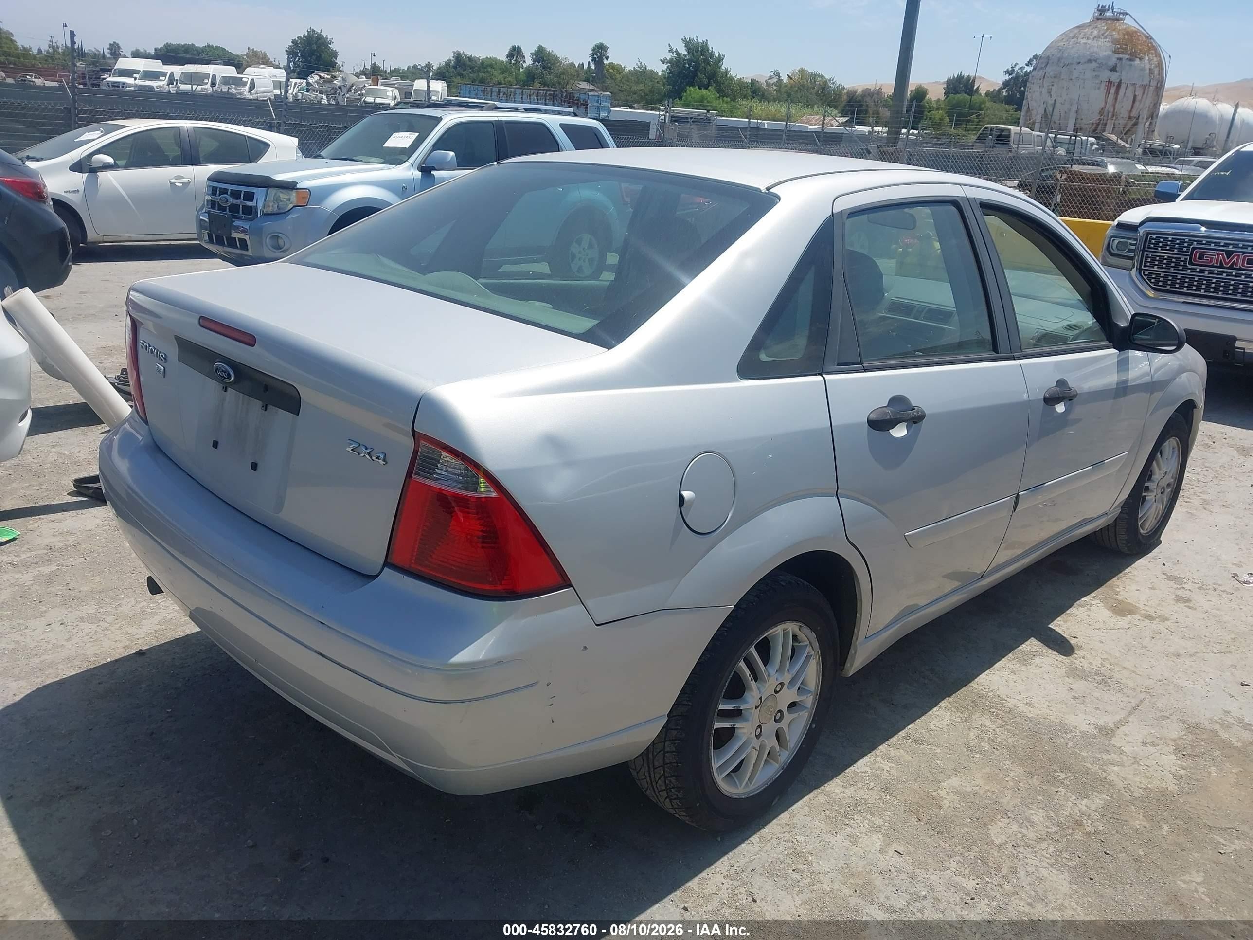 2005 Ford Focus Zx4 Silver vin: 1FAFP34N75W230044