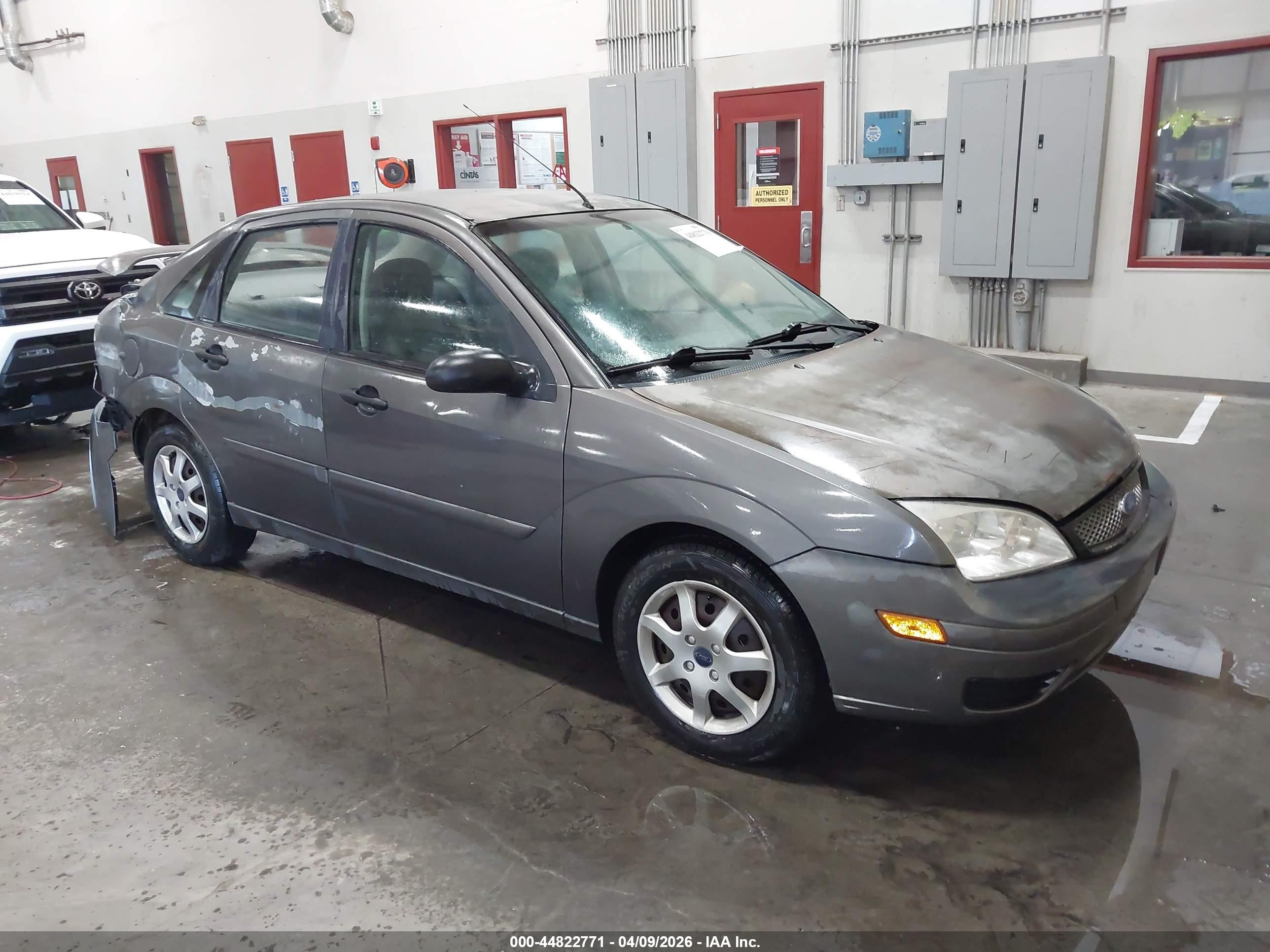 2005 Ford Focus Zx4 Gray vin: 1FAFP34N75W230304