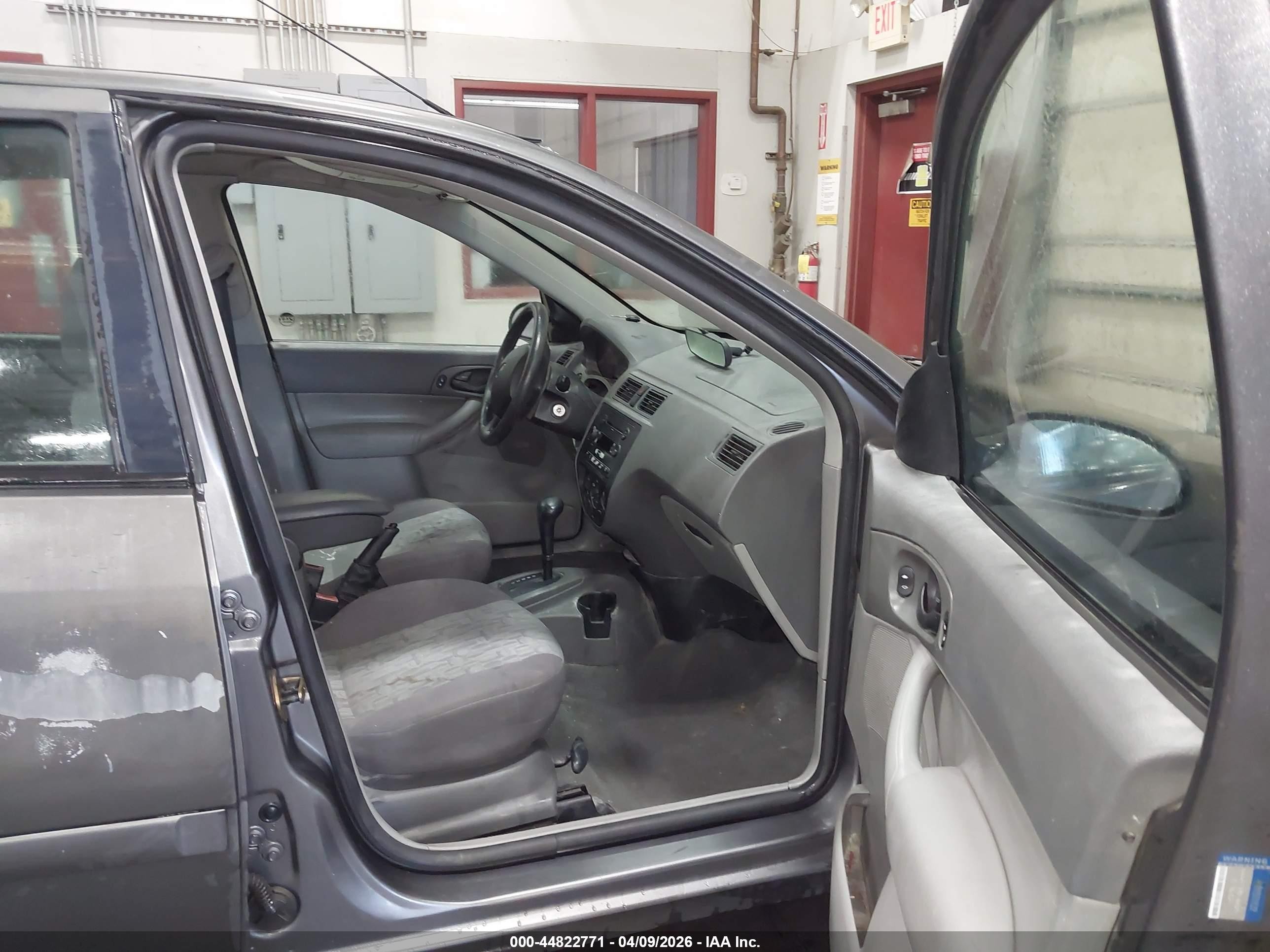 2005 Ford Focus Zx4 Gray vin: 1FAFP34N75W230304