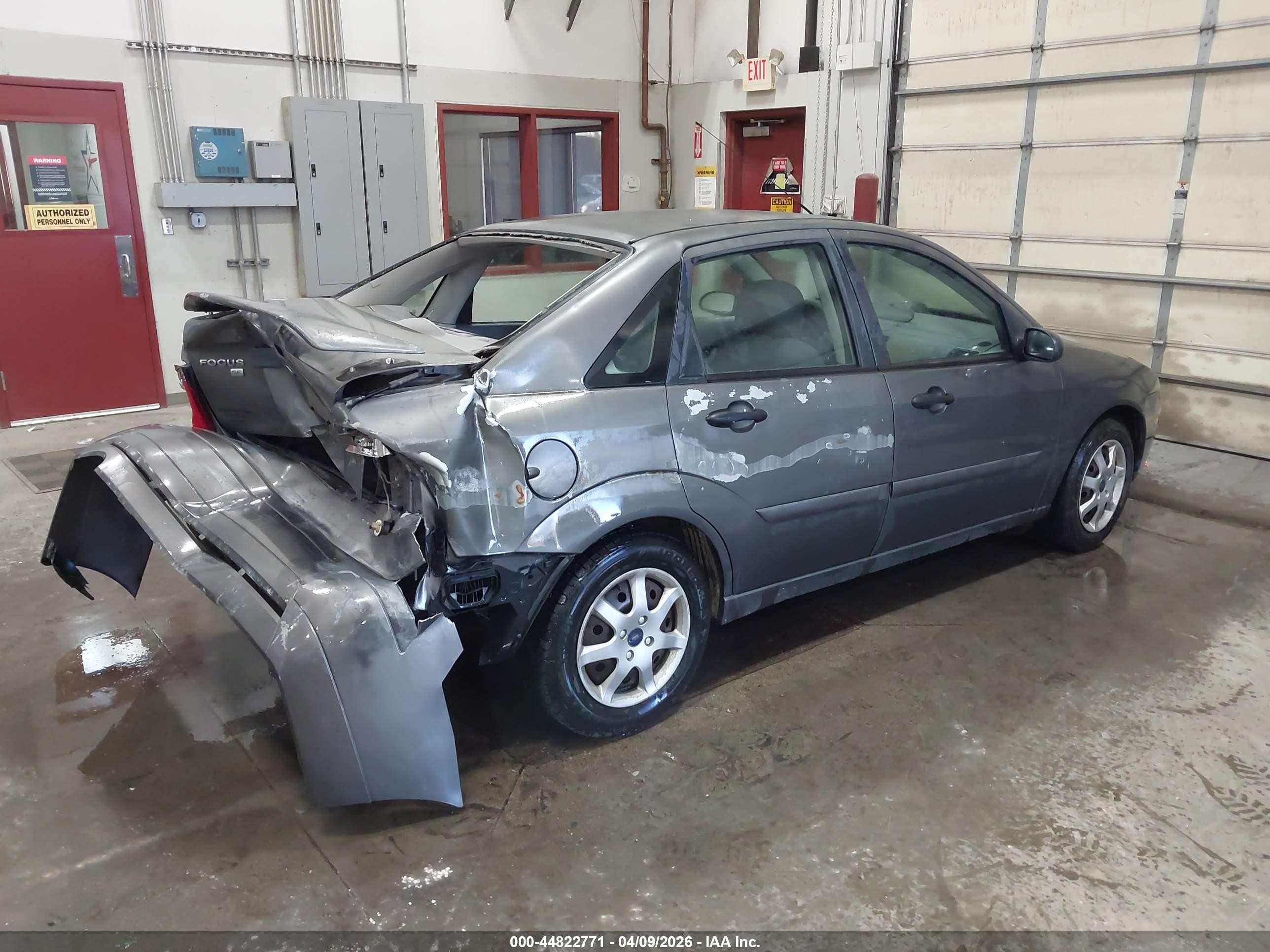 2005 Ford Focus Zx4 Gray vin: 1FAFP34N75W230304