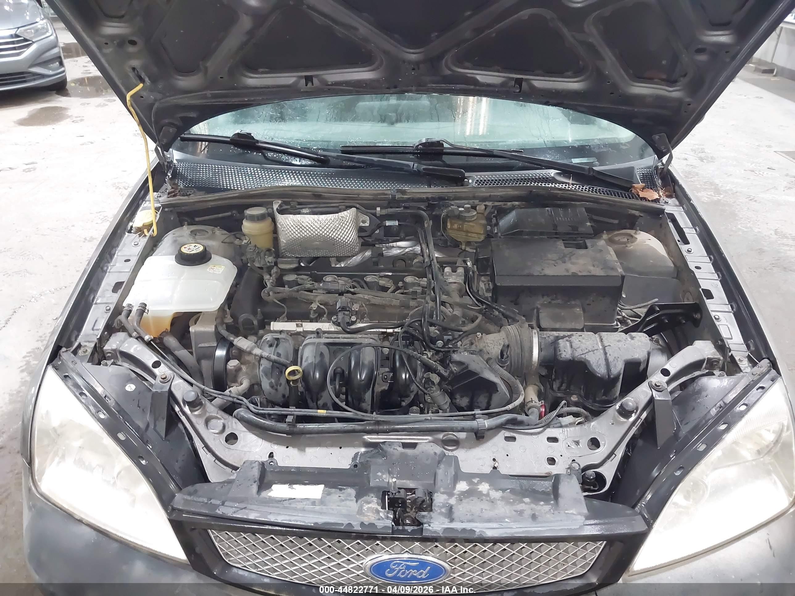 2005 Ford Focus Zx4 Gray vin: 1FAFP34N75W230304