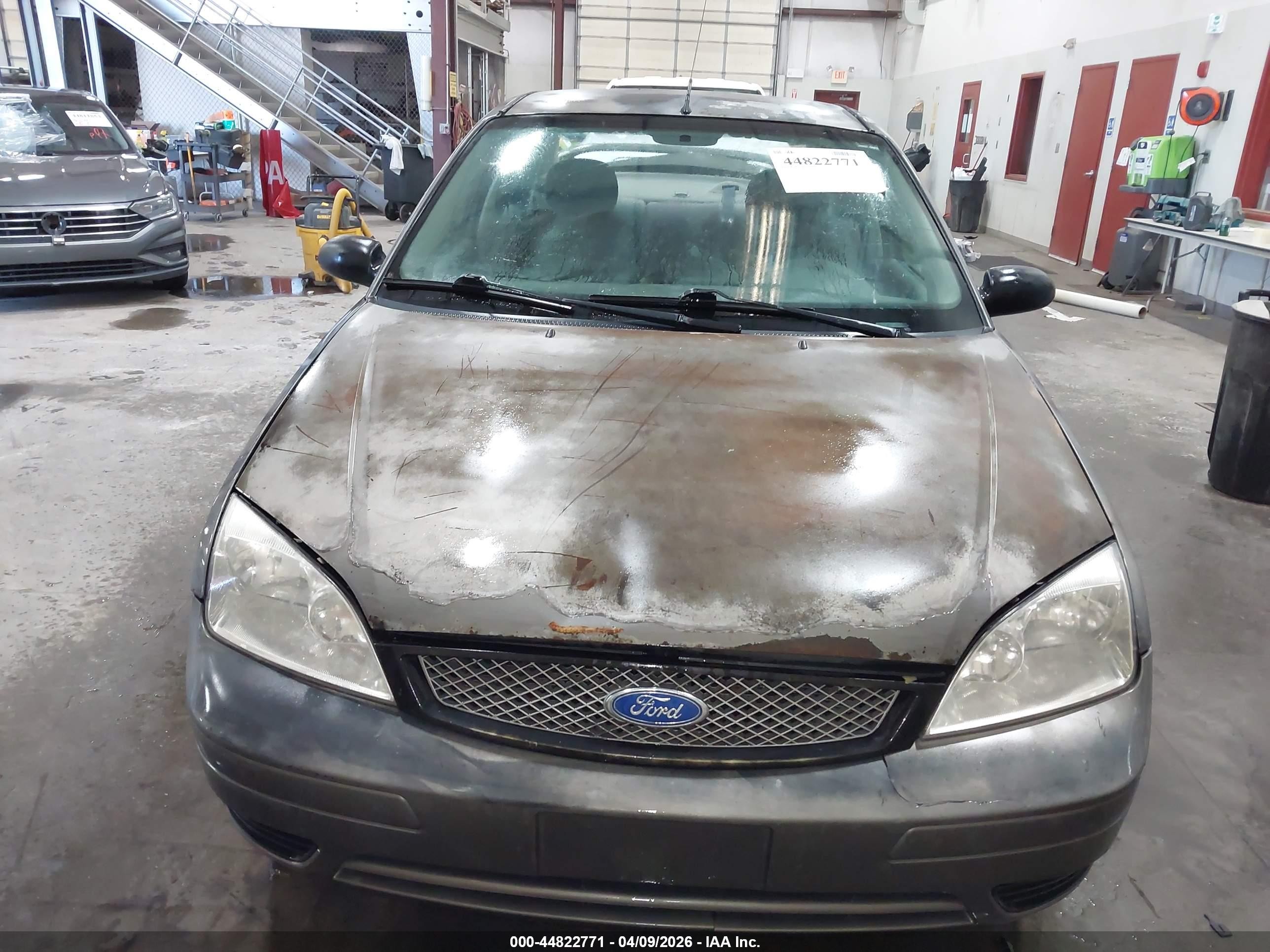 2005 Ford Focus Zx4 Gray vin: 1FAFP34N75W230304