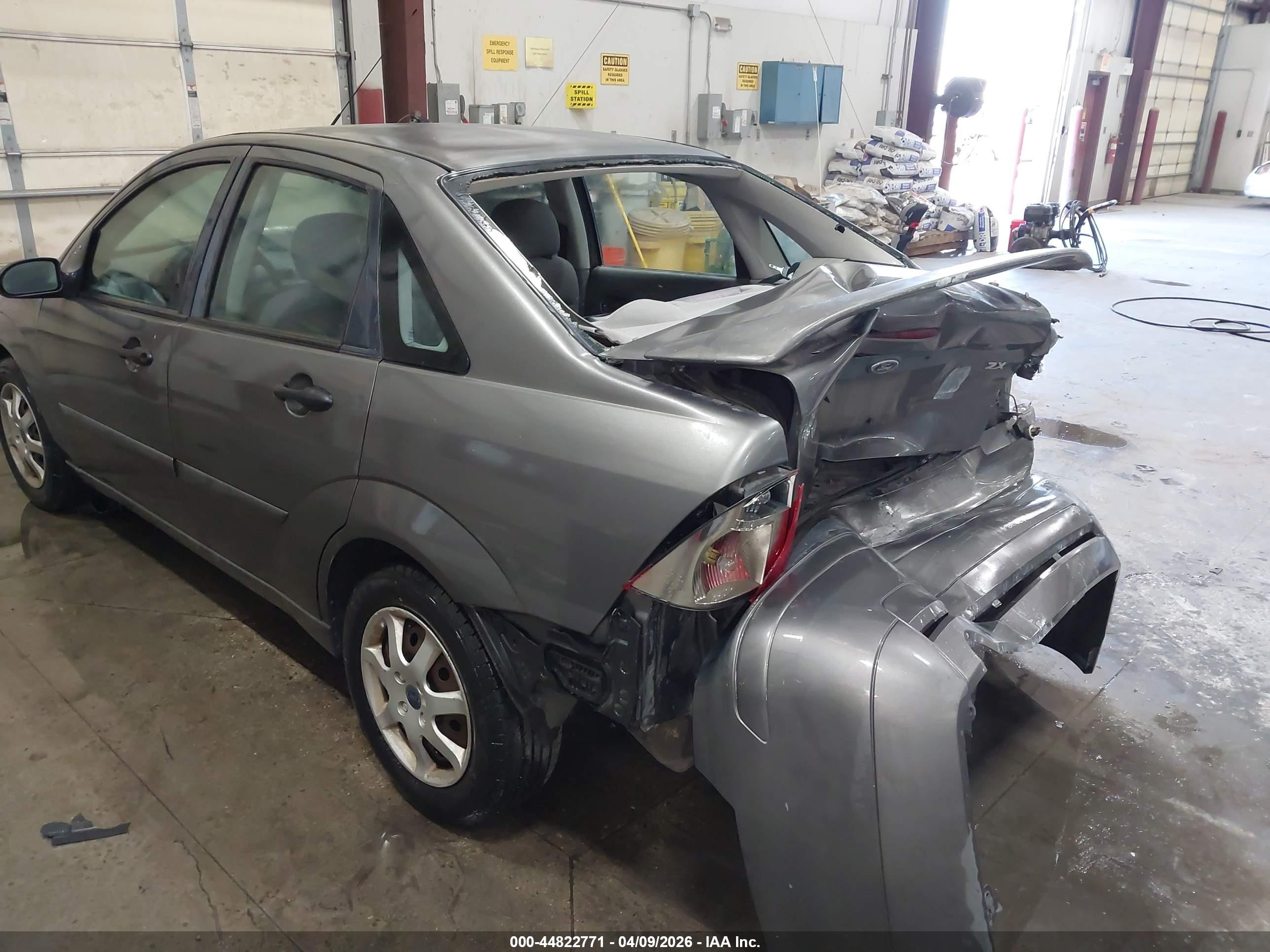 2005 Ford Focus Zx4 Gray vin: 1FAFP34N75W230304
